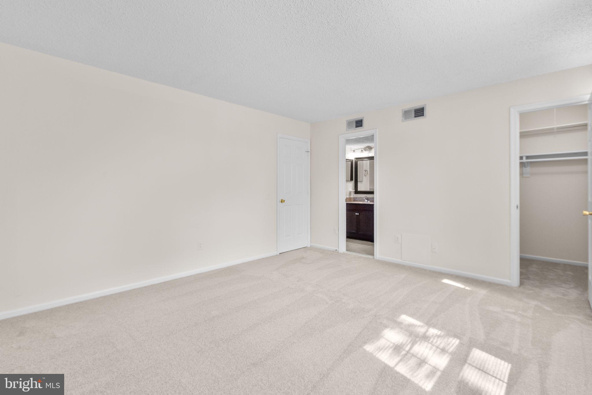 HUNTERS SQUARE - Residential