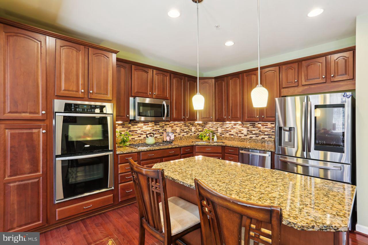 WHITE OAK - Residential