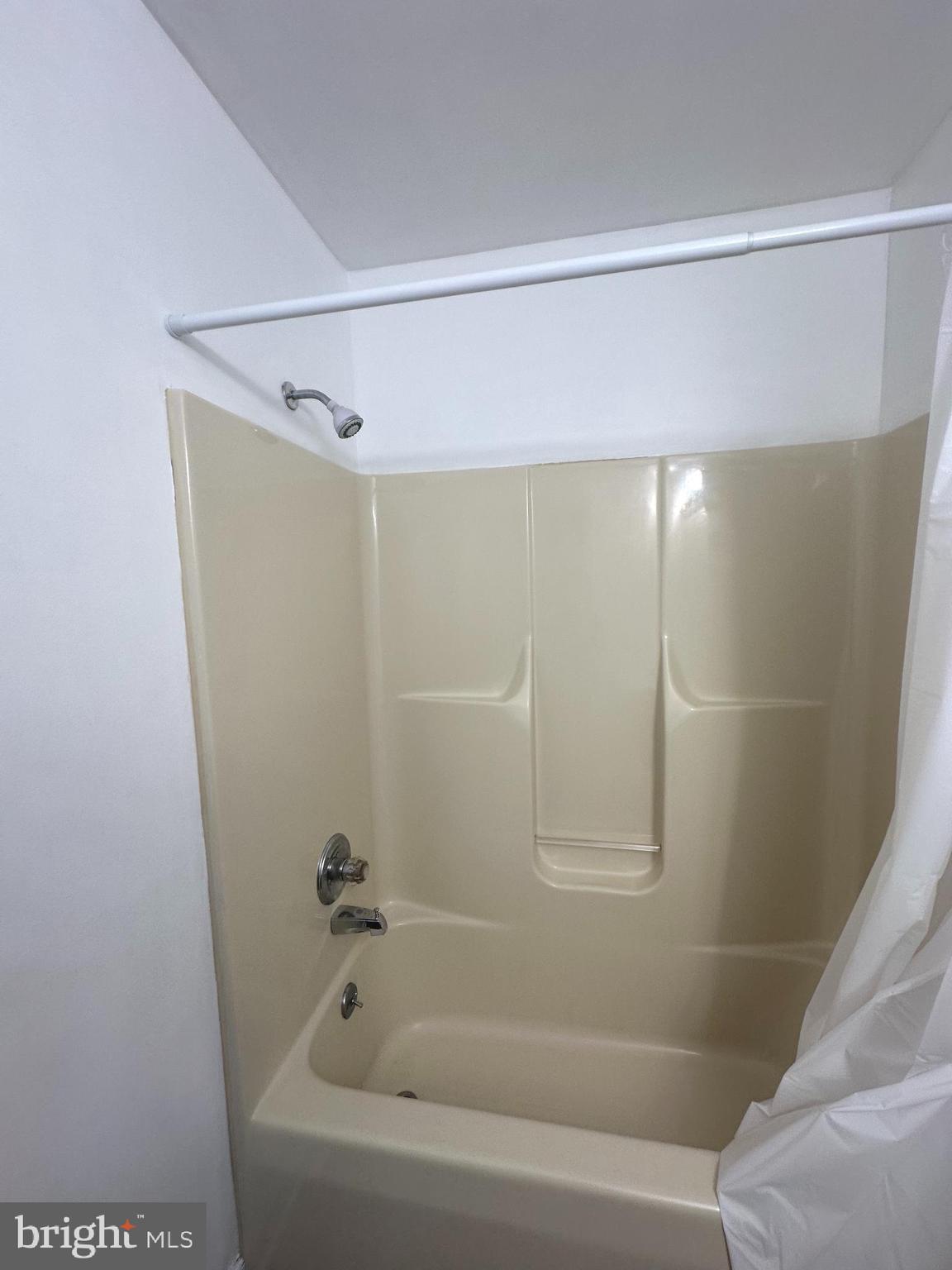 WHISPERING RIDGE - Residential Lease