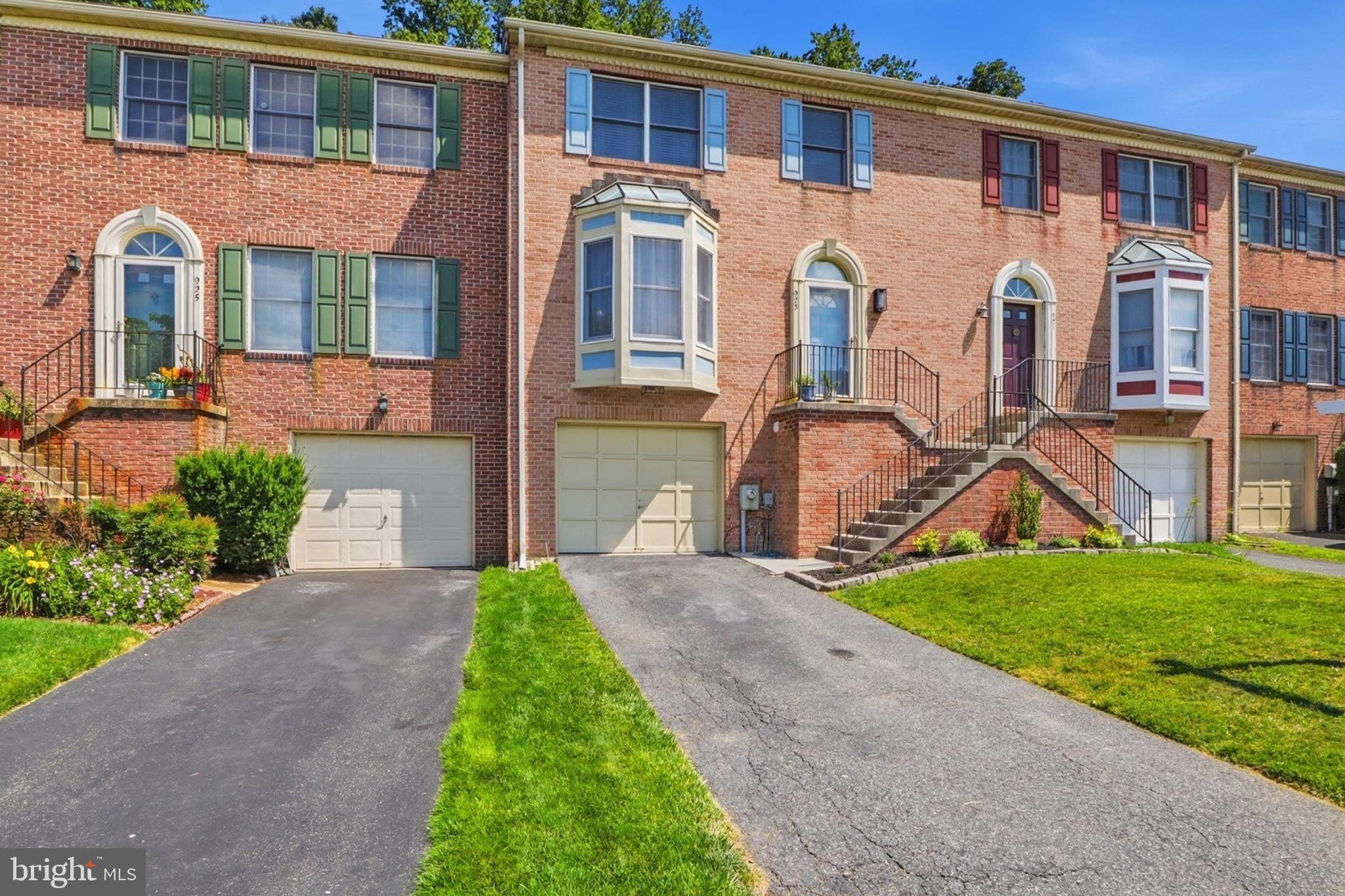 923 BUCKLAND PLACE