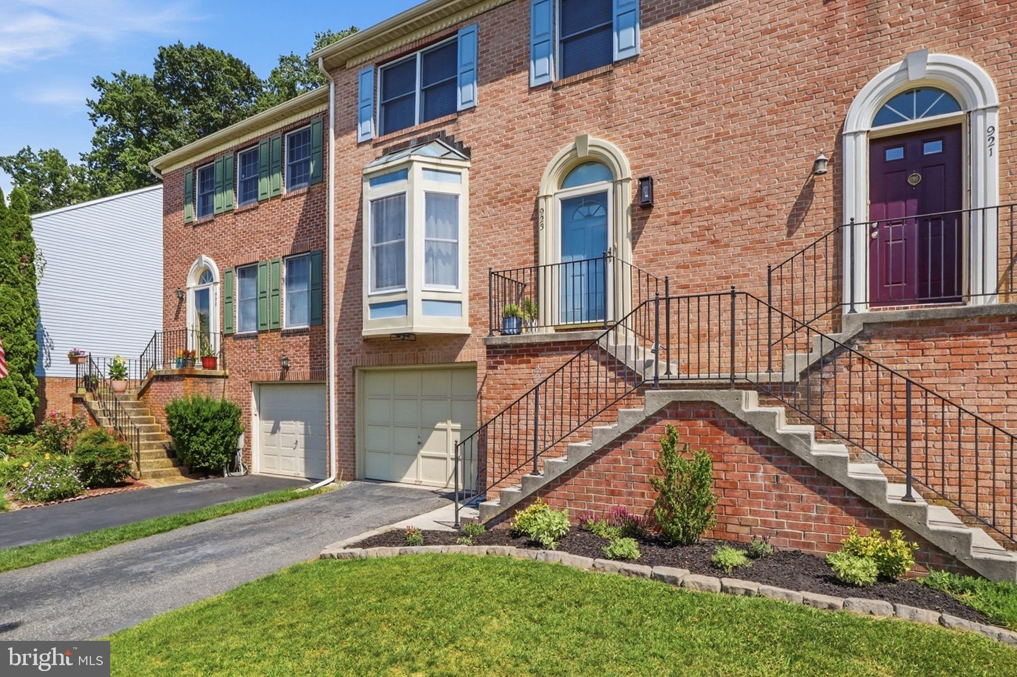 923 BUCKLAND PLACE