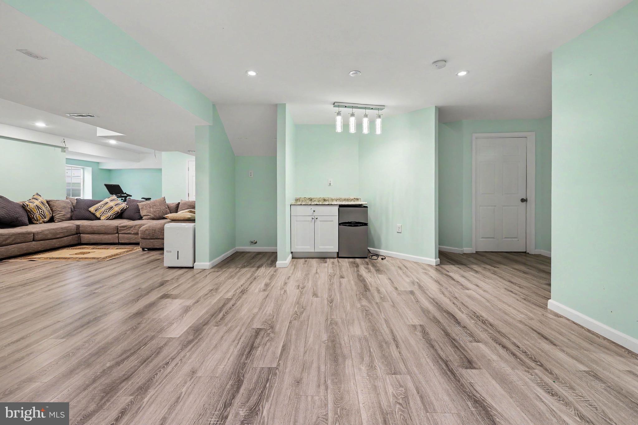 SOUTHPOINT MEADOWS - Residential