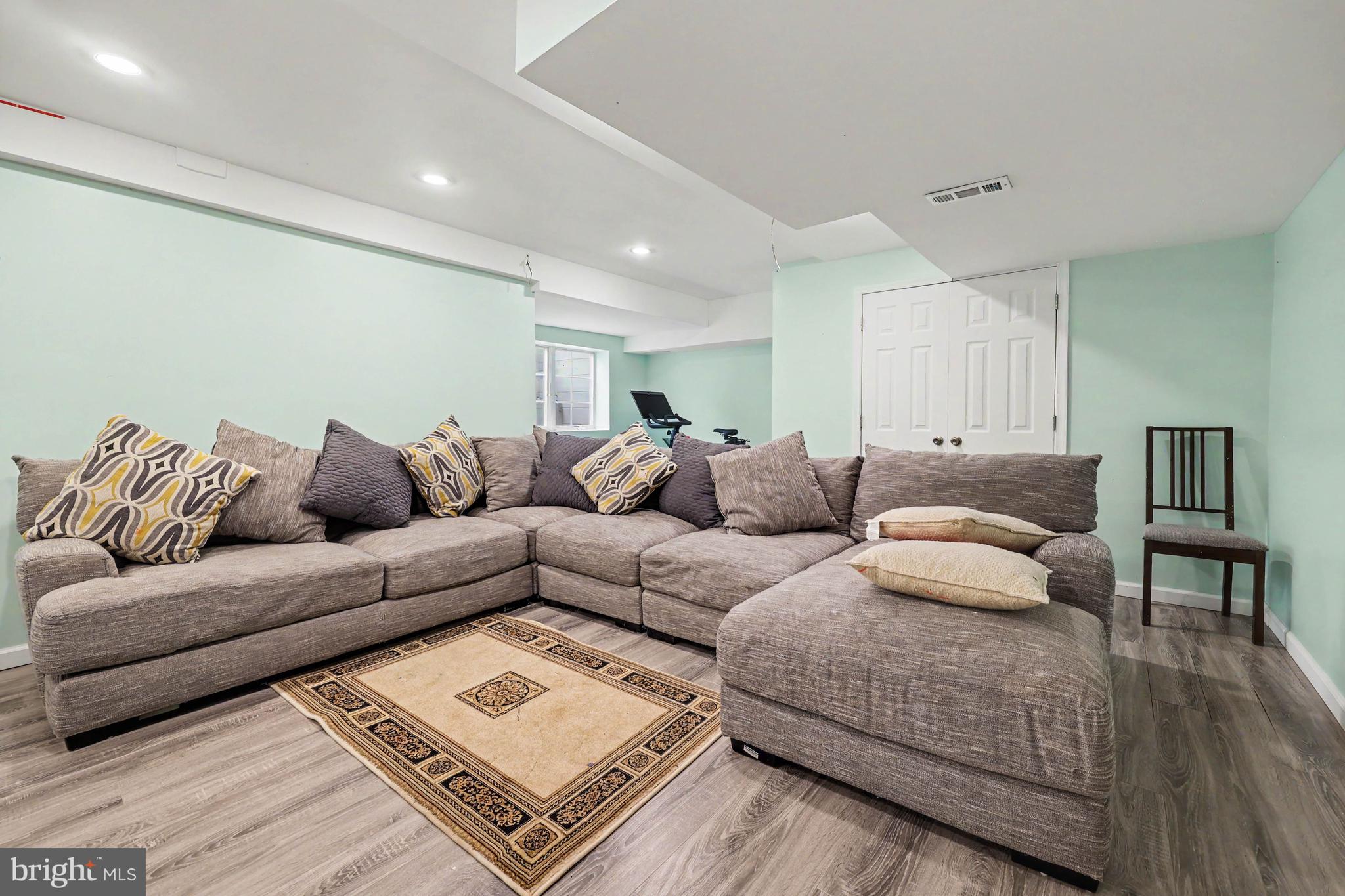 SOUTHPOINT MEADOWS - Residential
