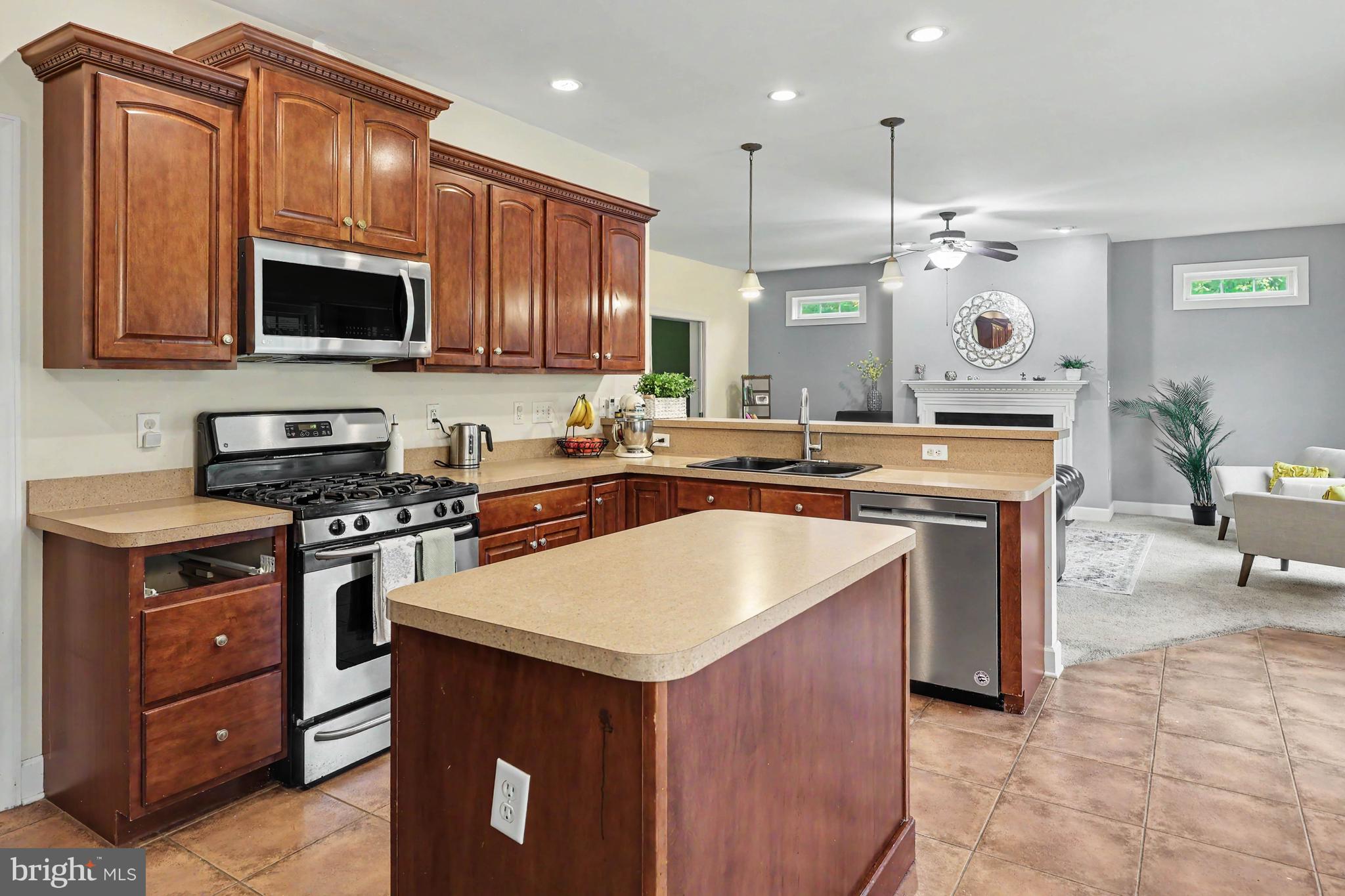 SOUTHPOINT MEADOWS - Residential