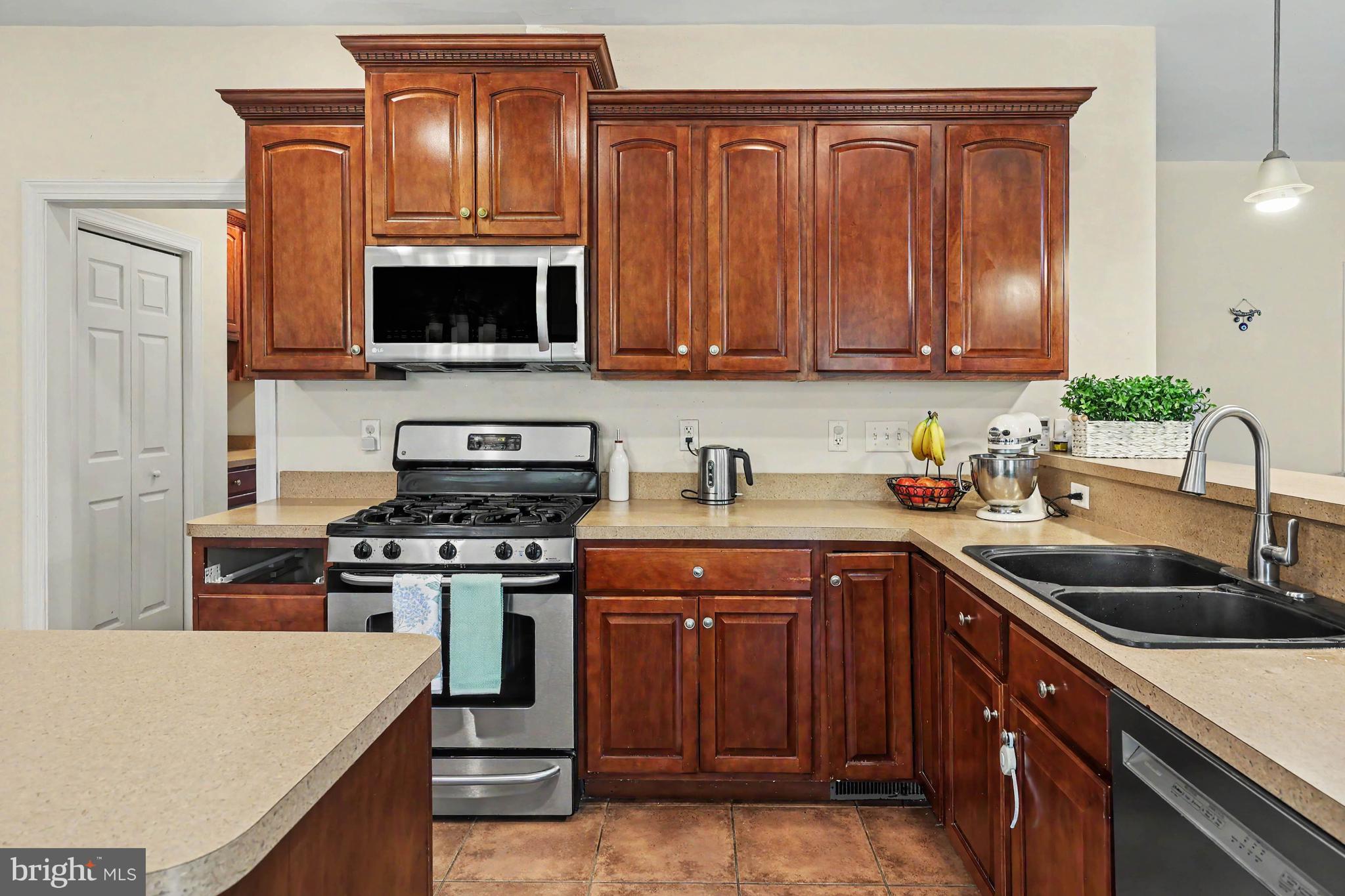 SOUTHPOINT MEADOWS - Residential