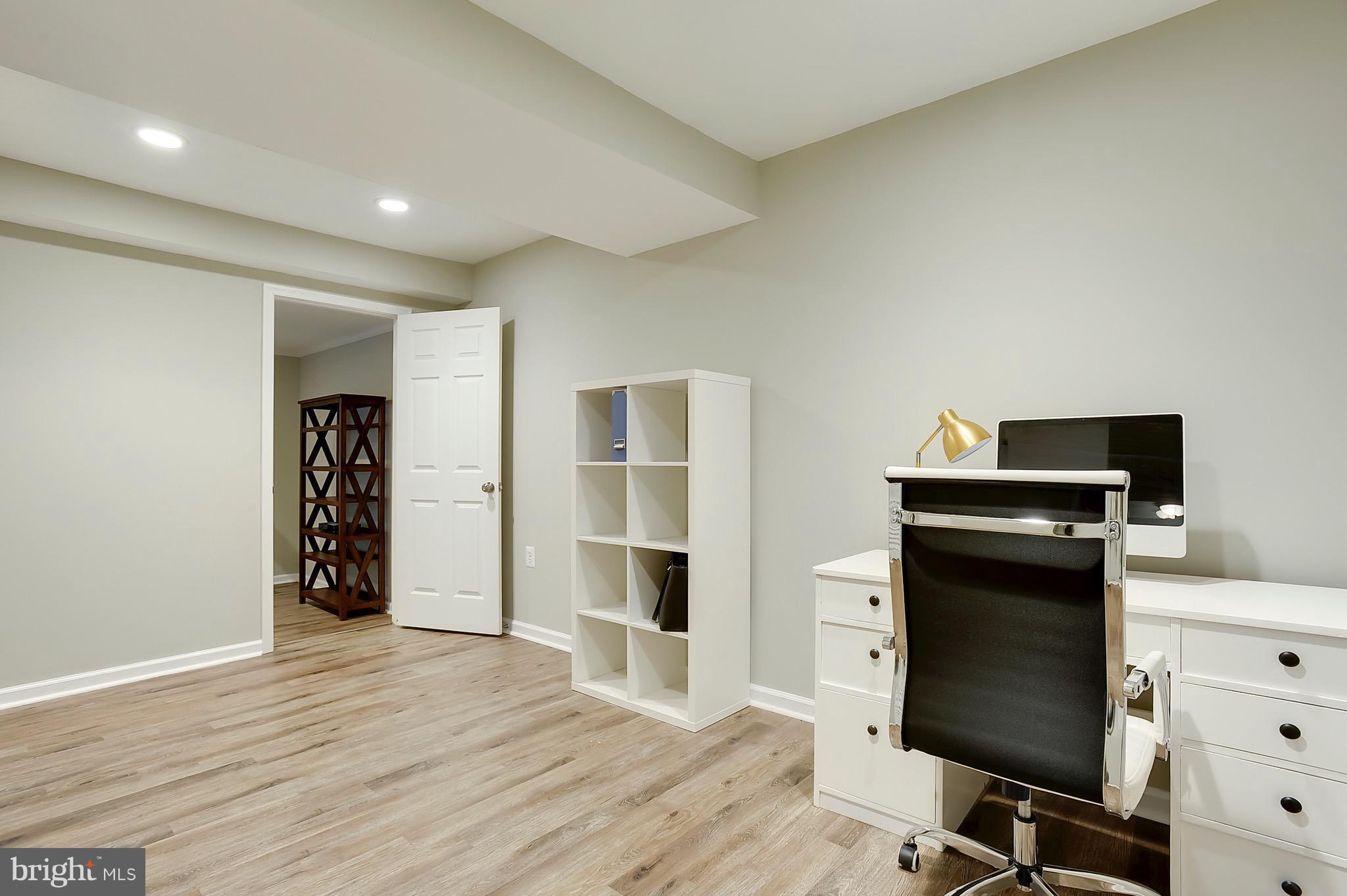 RESTON - Residential