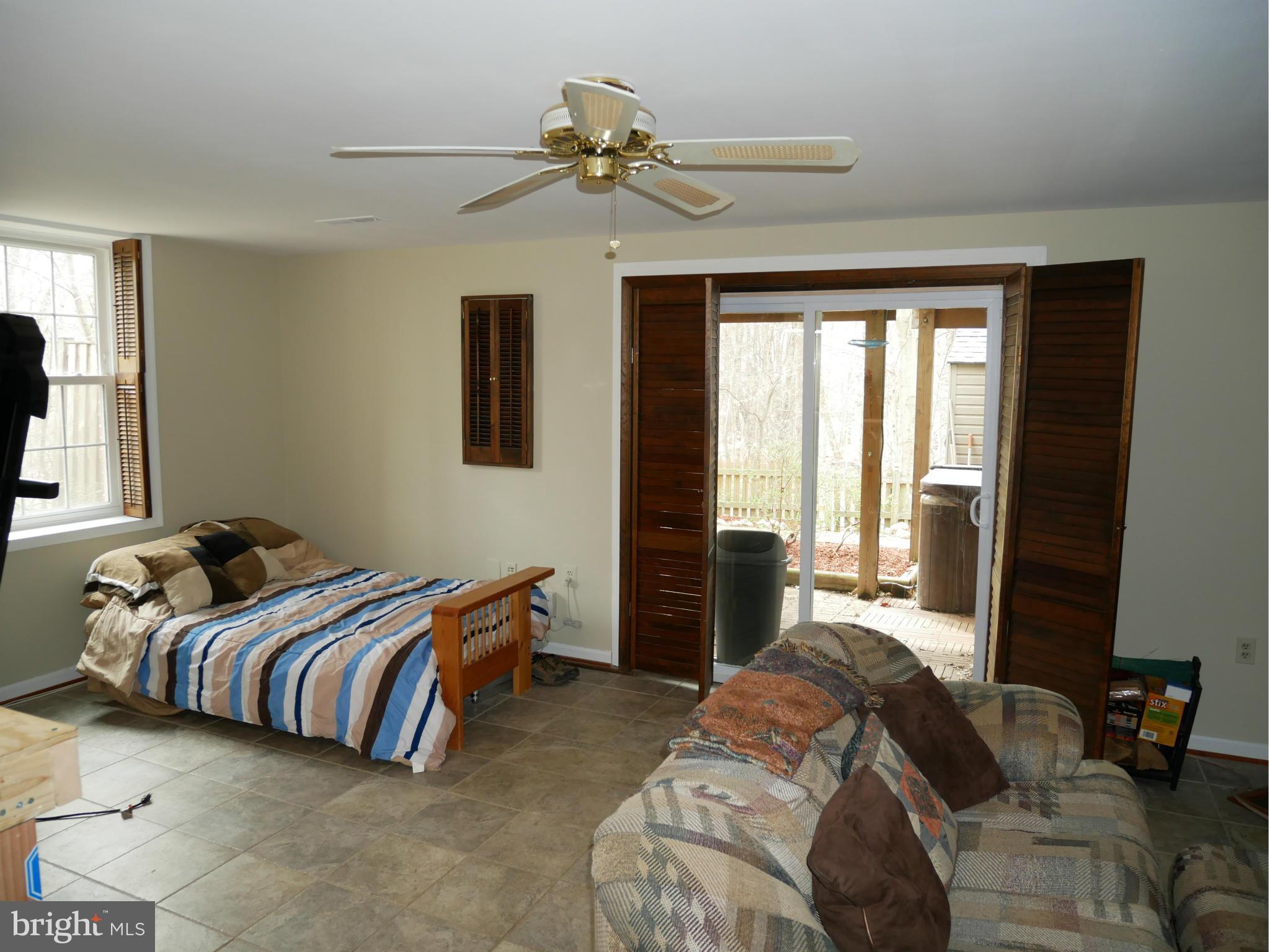 WOODED GLEN - Residential