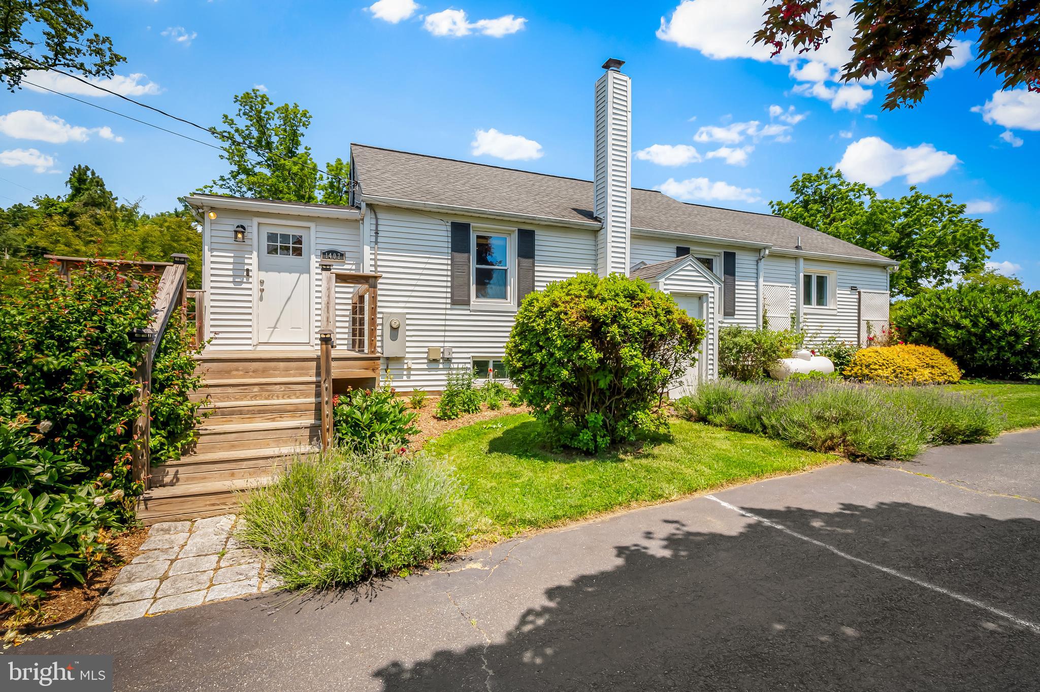 1407 ROCKRIDGE ROAD