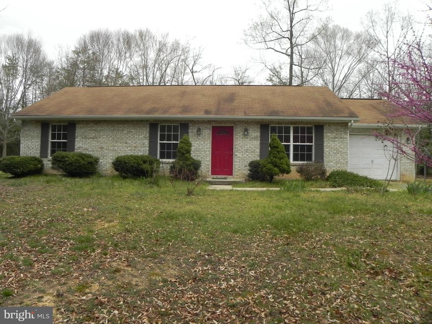 One Story living in the country. Rambler w/ 3 bedroom 2 bath living room, one car garage, on 3.3 acres. Kitchen and dining area. Sliding glass door to rear of home. Private Road to home.  In the country but close to La Plata and Indian Head. All electric home. well maintained. You won't find a better home than this at this price. HSA Warranty.