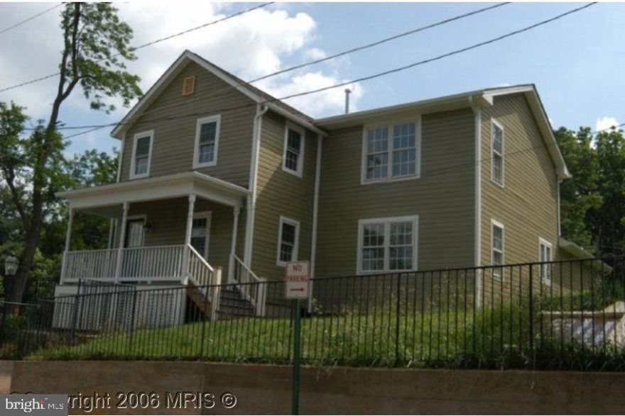 Beautiful home overlooking Eva Walker Park, walking distance to Main Street Warrenton dinning, and entertainment.  More photo's to come.