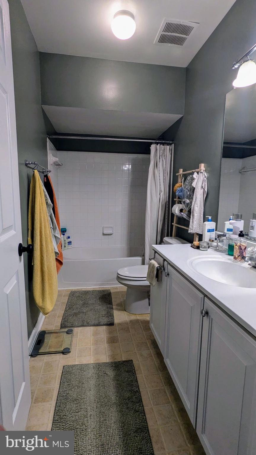 HEARTHSTONE VILLAGE - Residential Lease