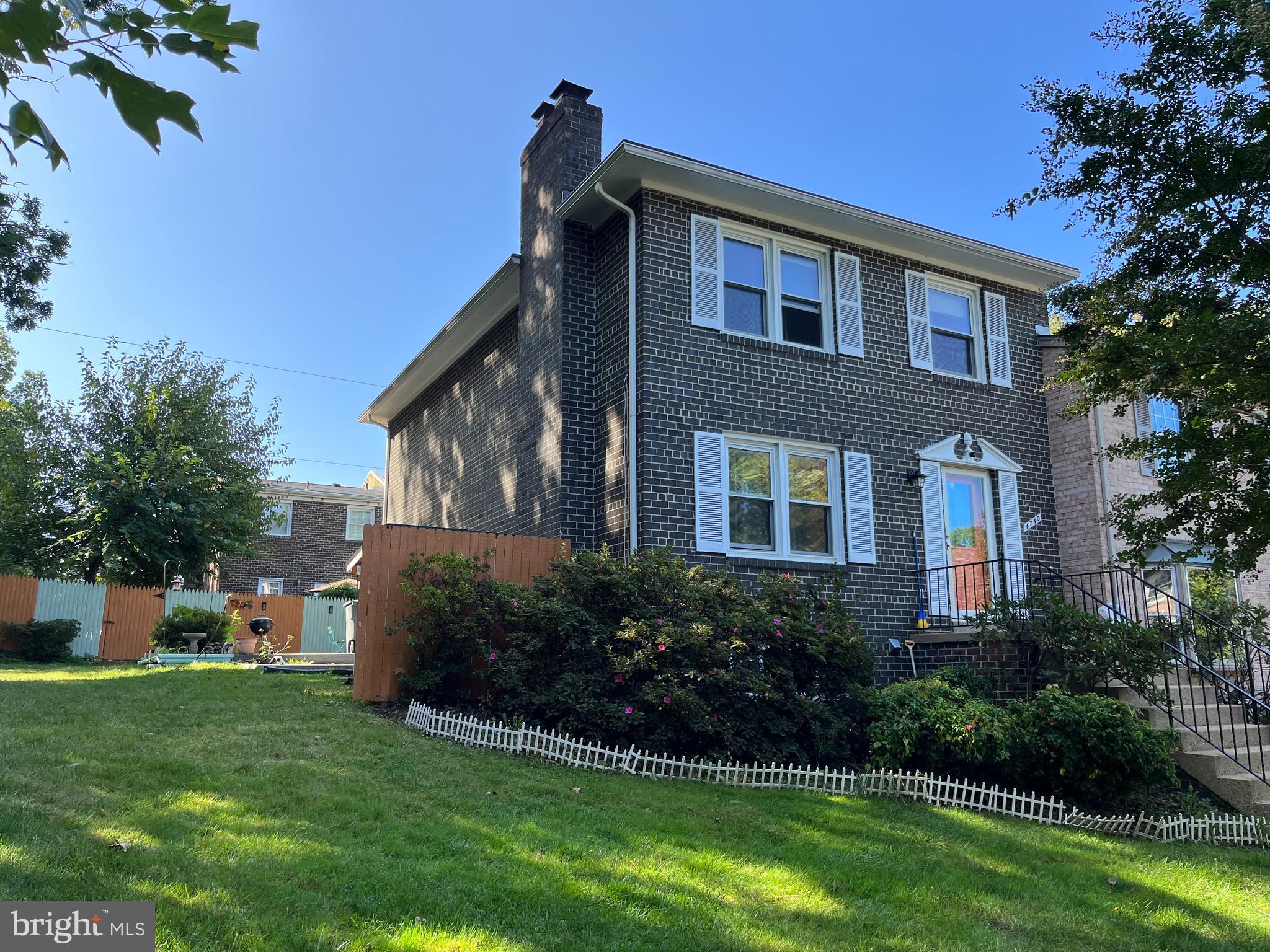 KENSINGTON SQUARE - Residential Lease