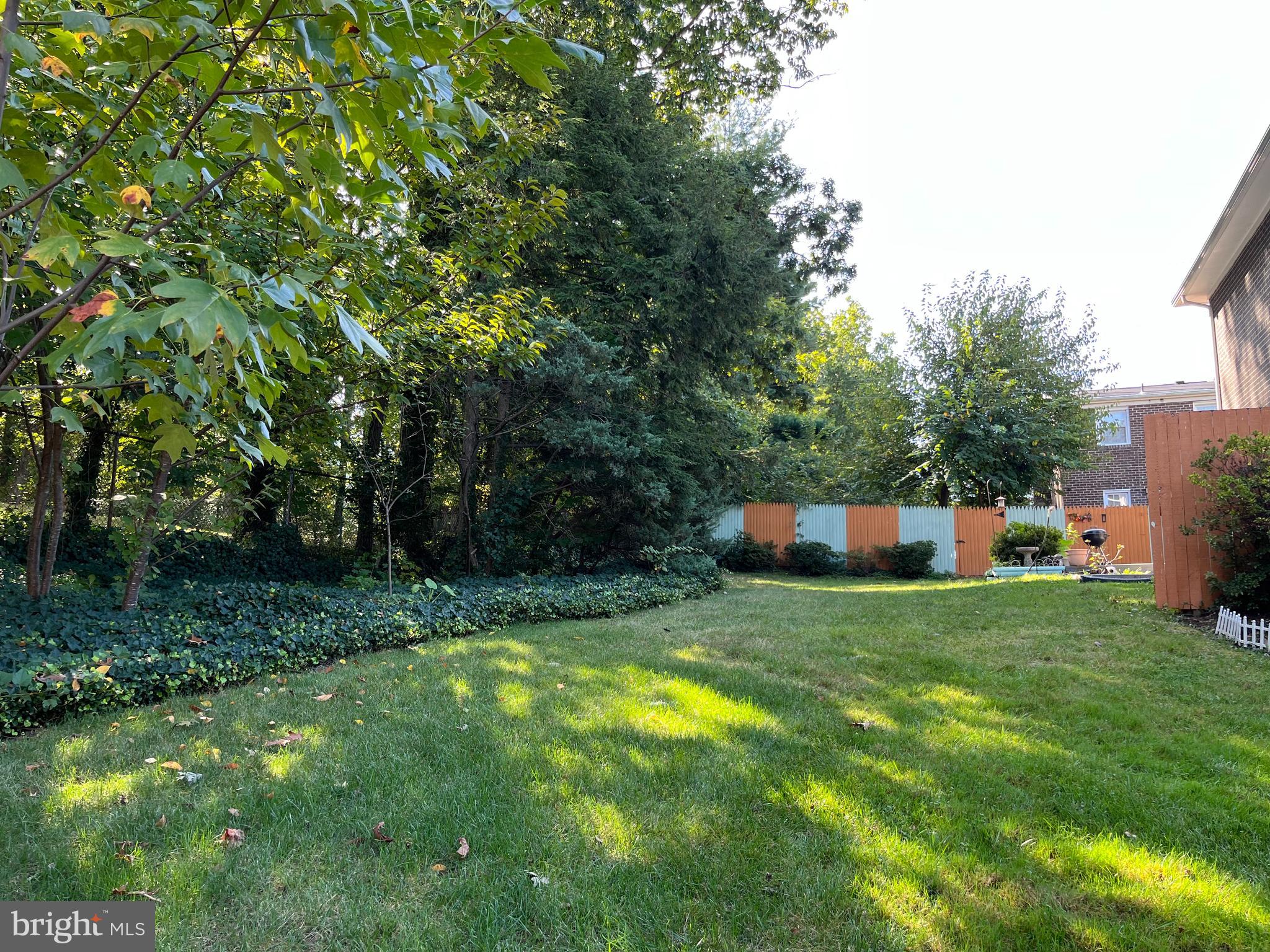 KENSINGTON SQUARE - Residential Lease