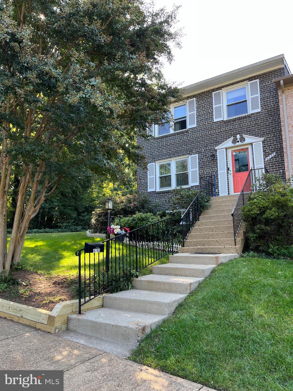 KENSINGTON SQUARE - Residential Lease