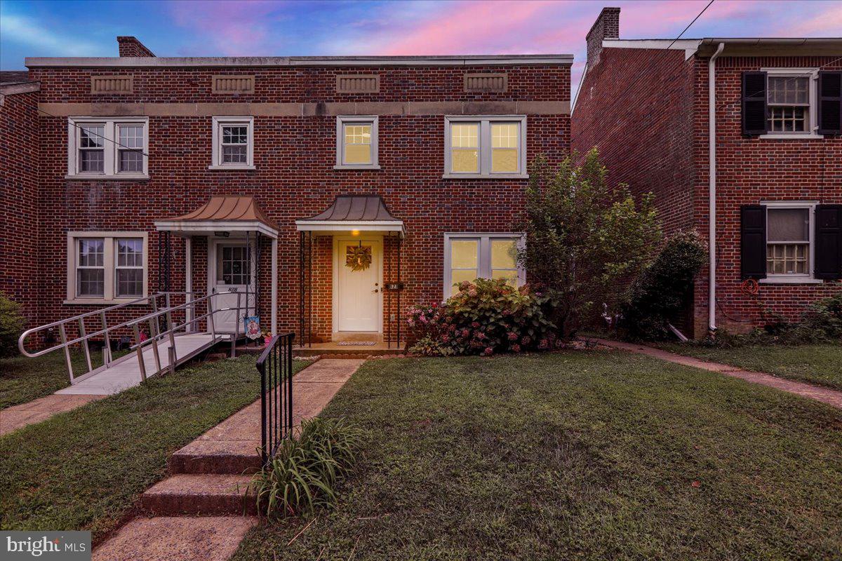 828 FREMONT STREET