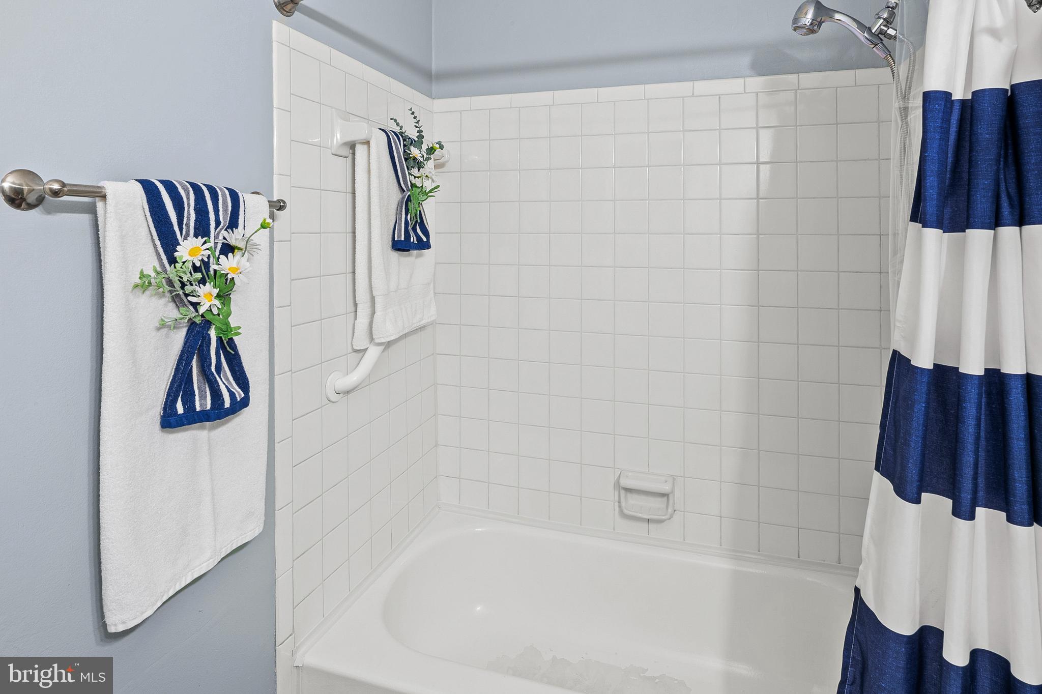 VILLAGE OF OAKLAND MILLS - Residential