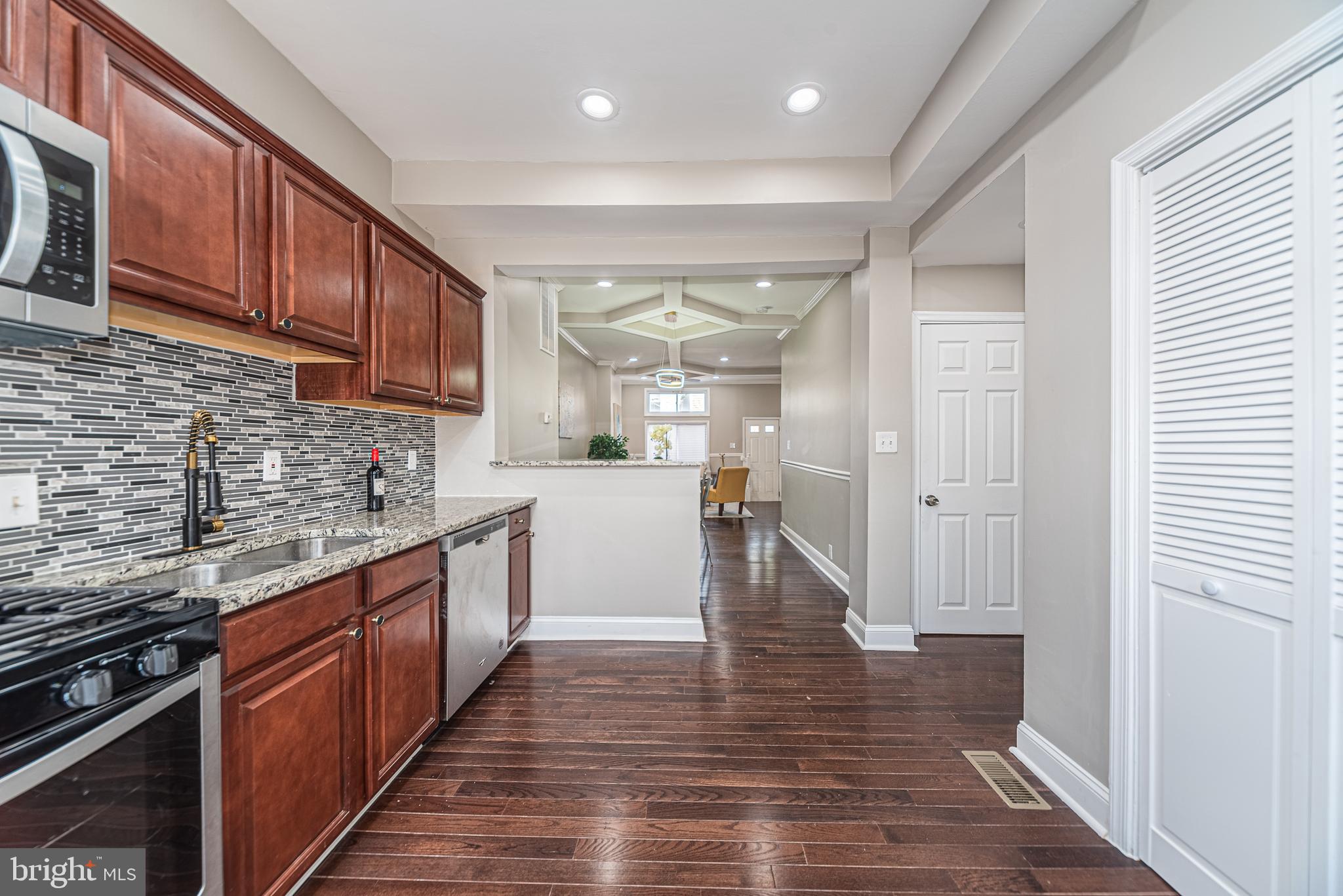 WASHINGTON VILLAGE - Residential