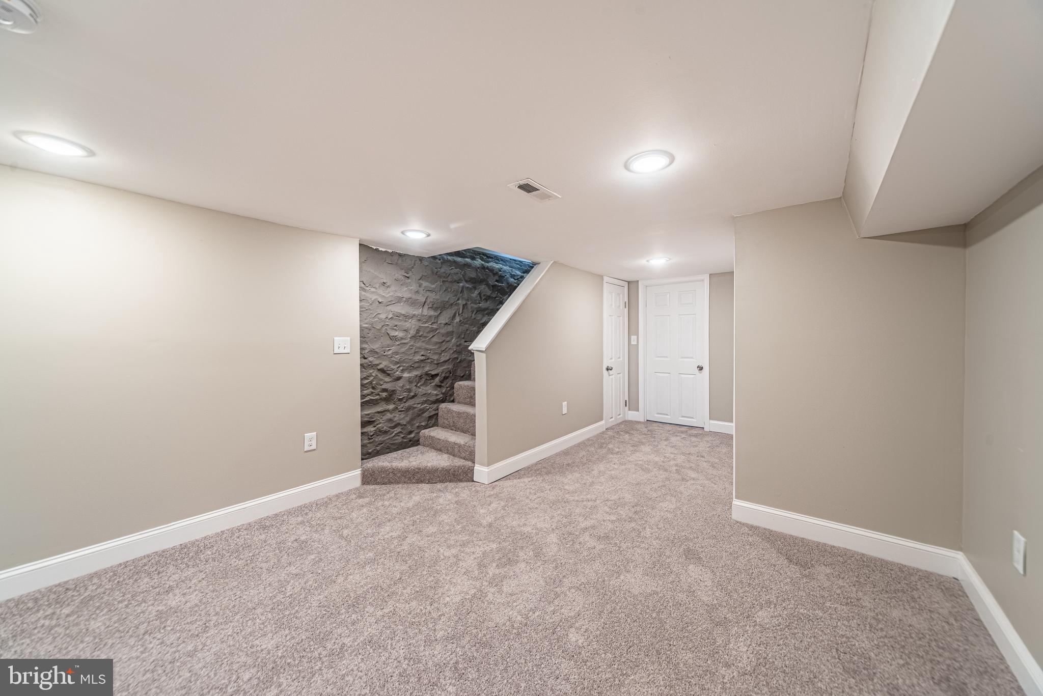 WASHINGTON VILLAGE - Residential