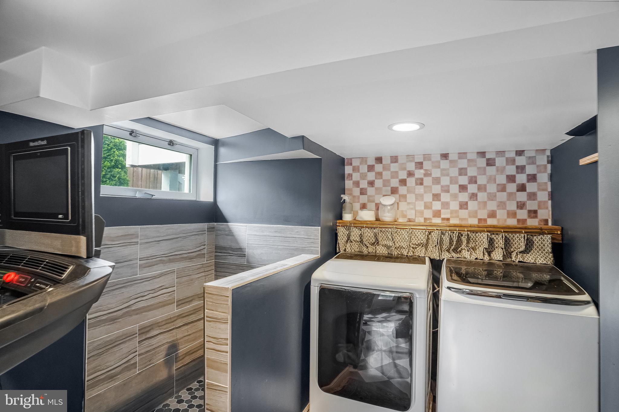 HILLWOOD - Residential