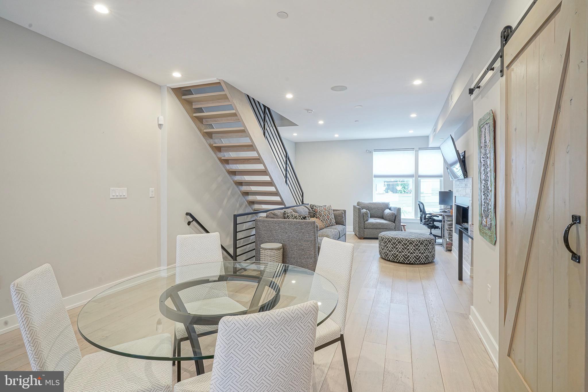 EAST KENSINGTON - Residential