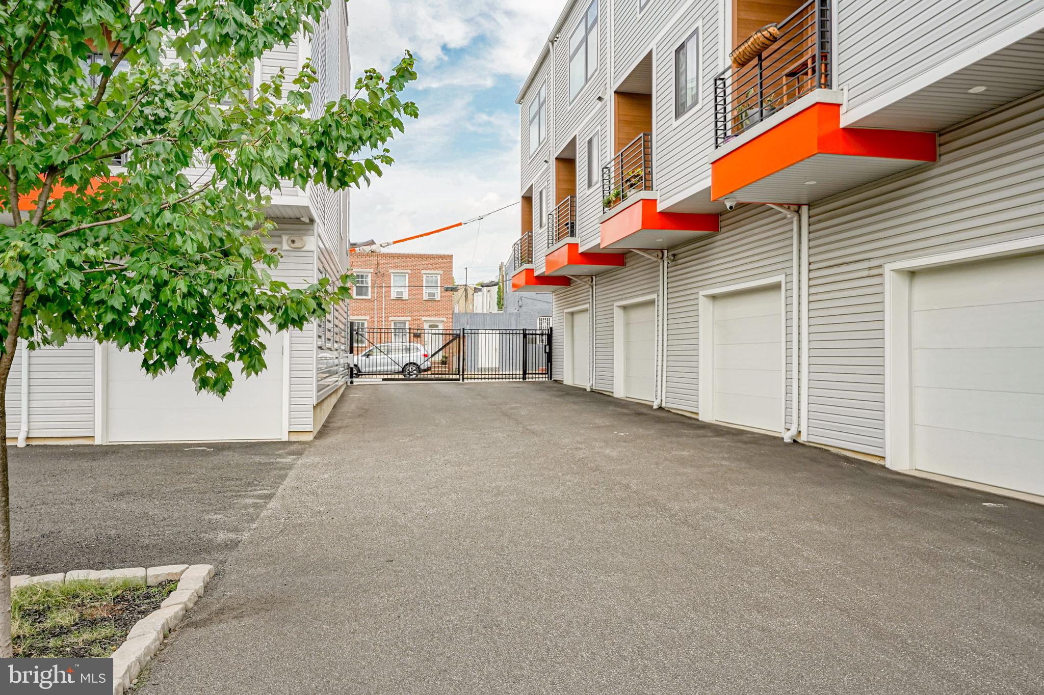 EAST KENSINGTON - Residential