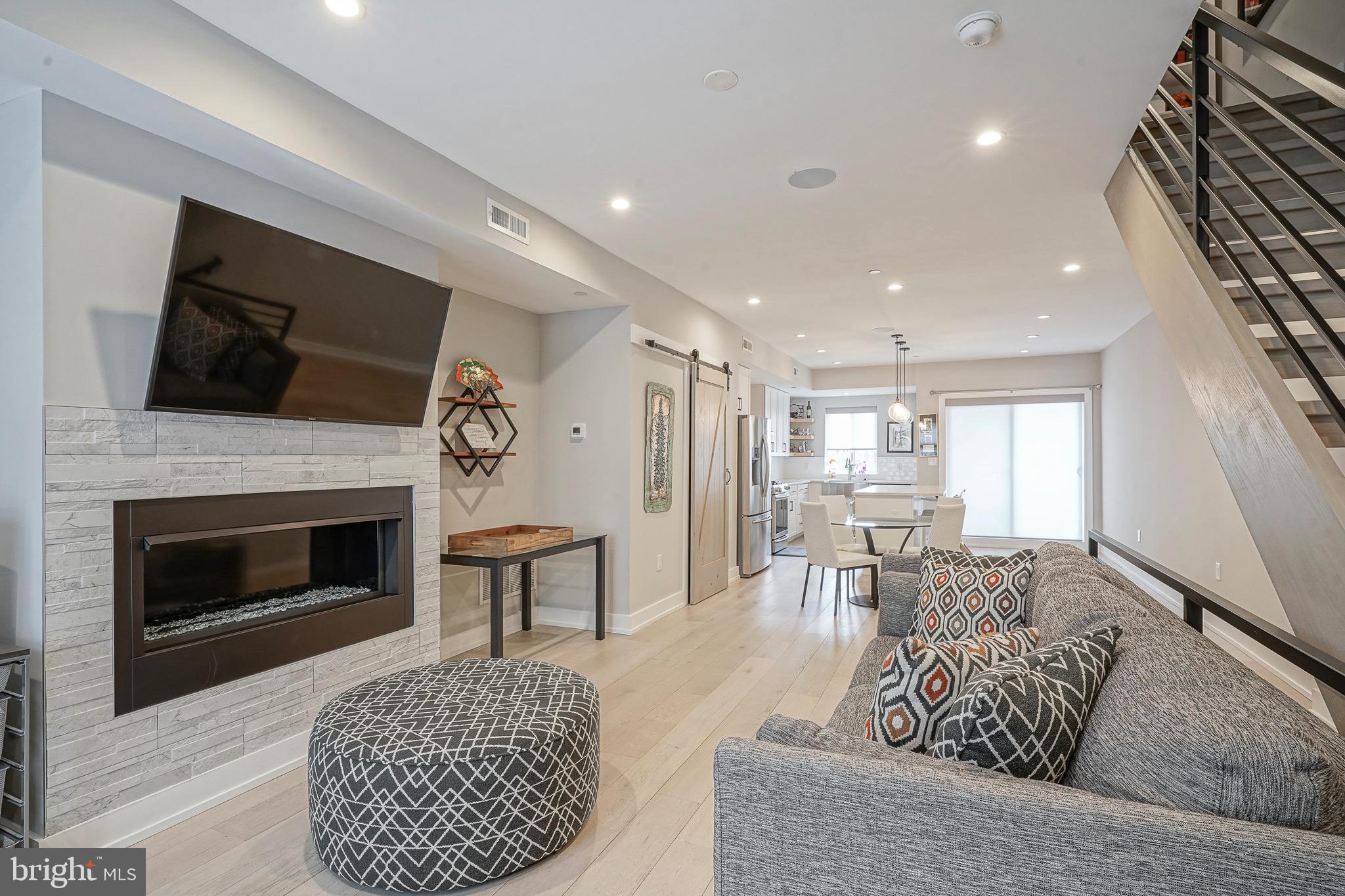 EAST KENSINGTON - Residential