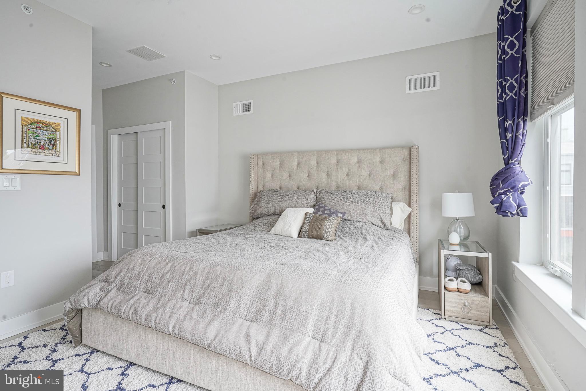 EAST KENSINGTON - Residential