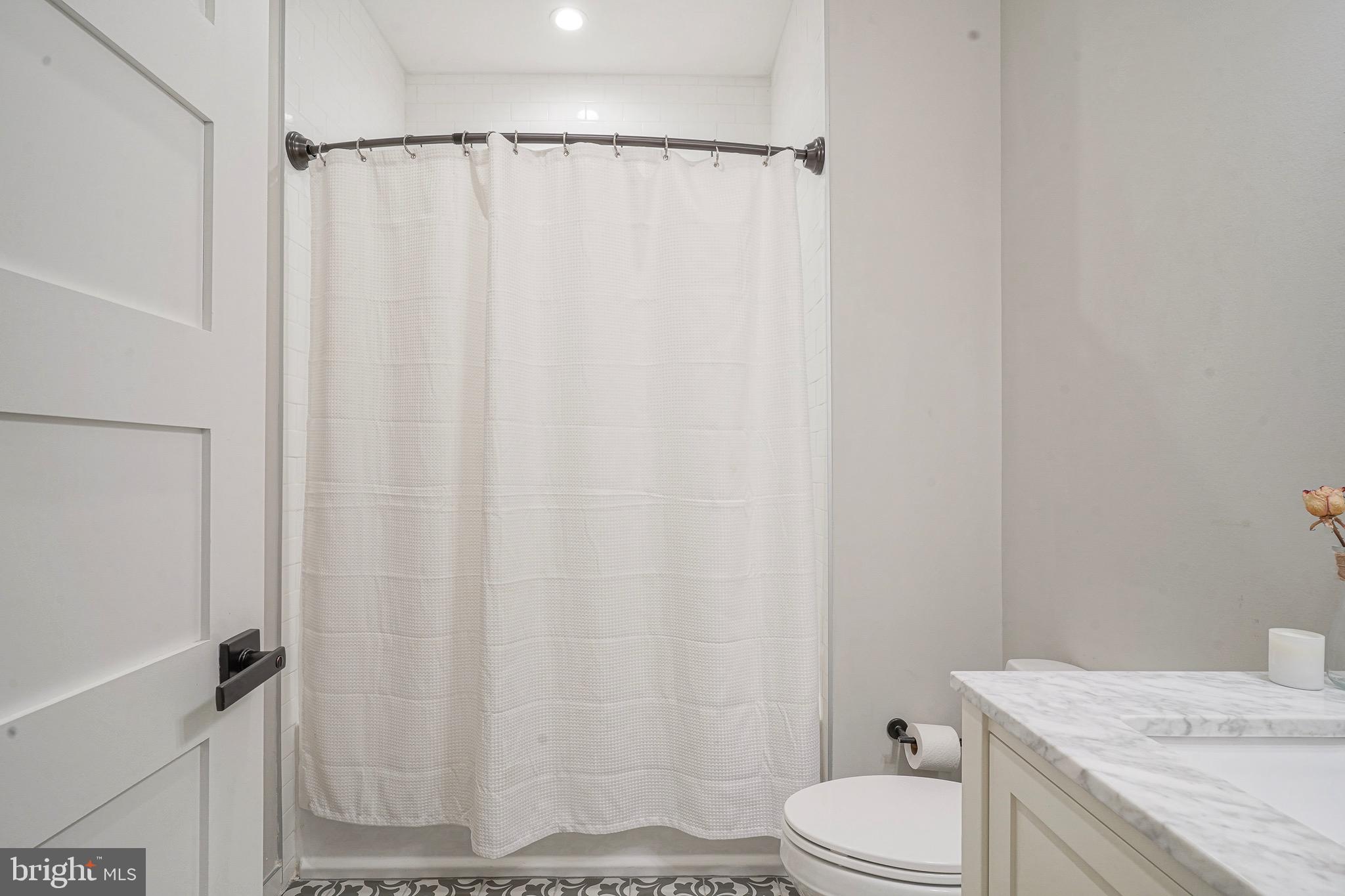 EAST KENSINGTON - Residential