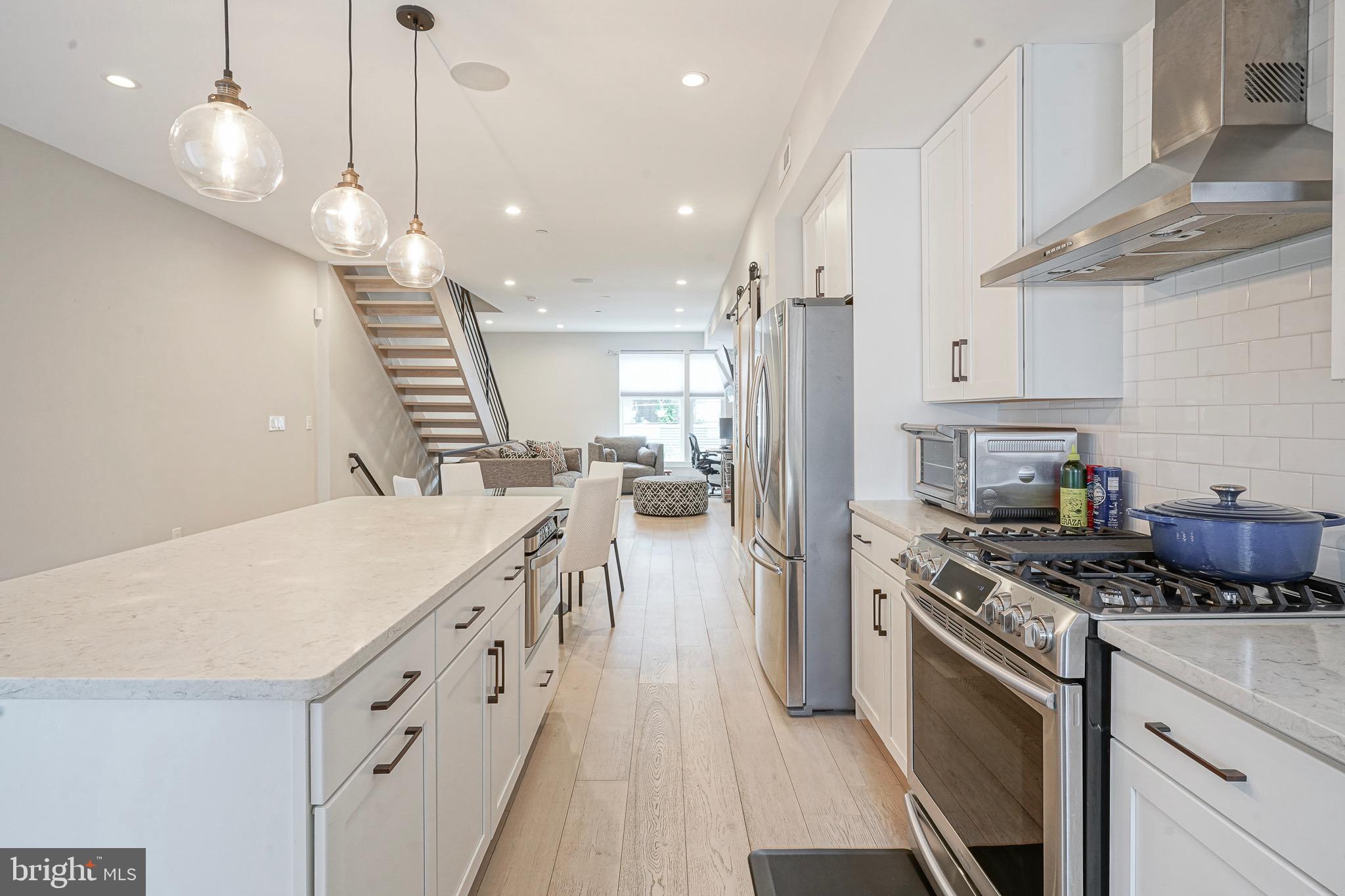 EAST KENSINGTON - Residential