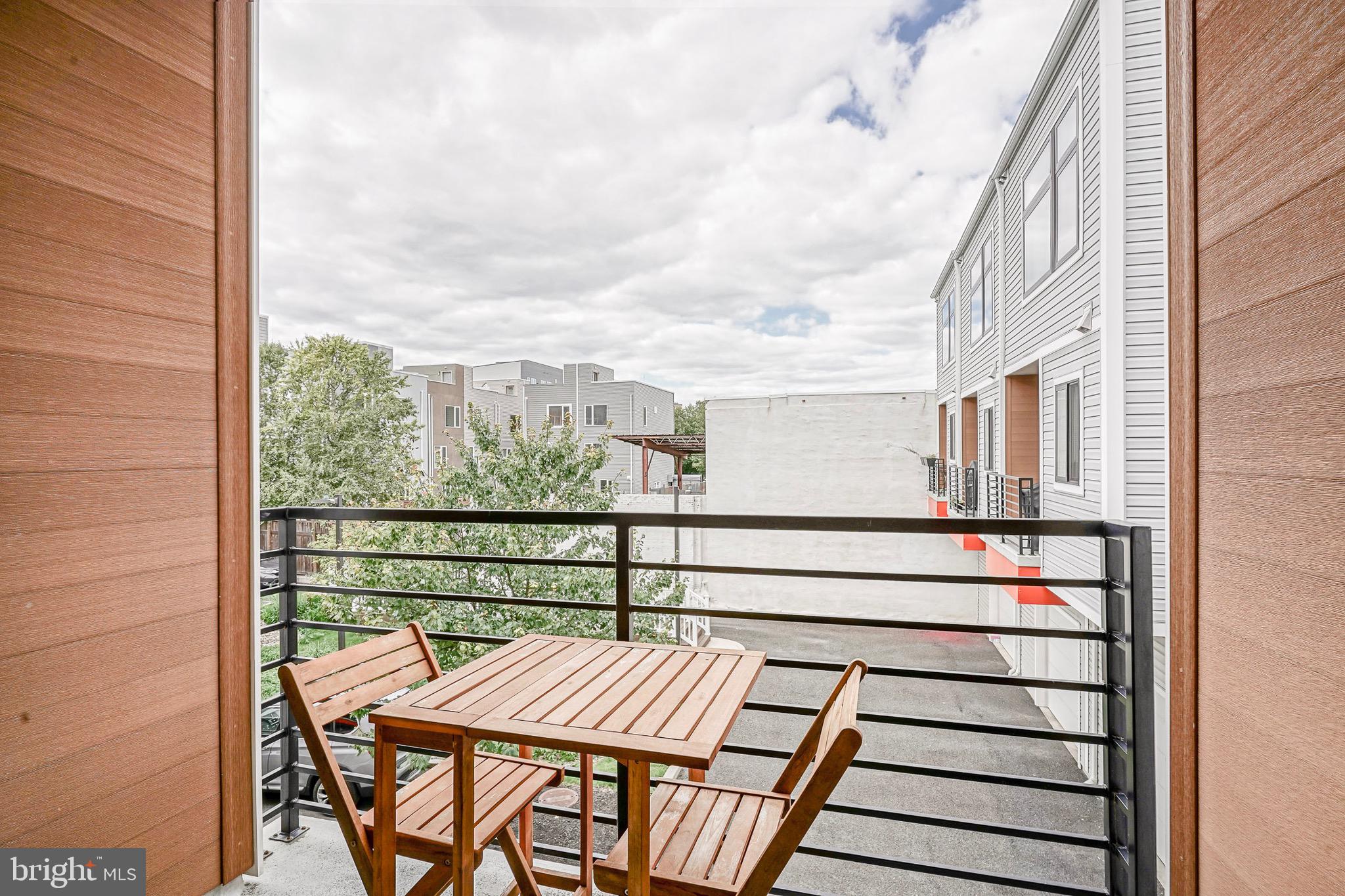 EAST KENSINGTON - Residential