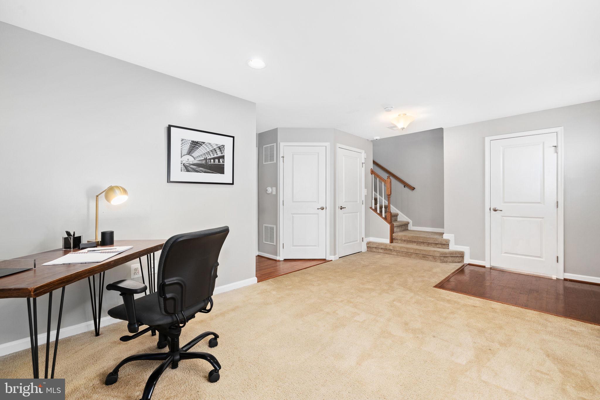 GOVERNORS ROW - Residential