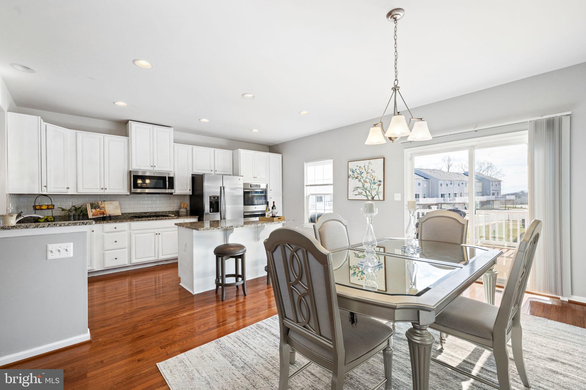 GOVERNORS ROW - Residential