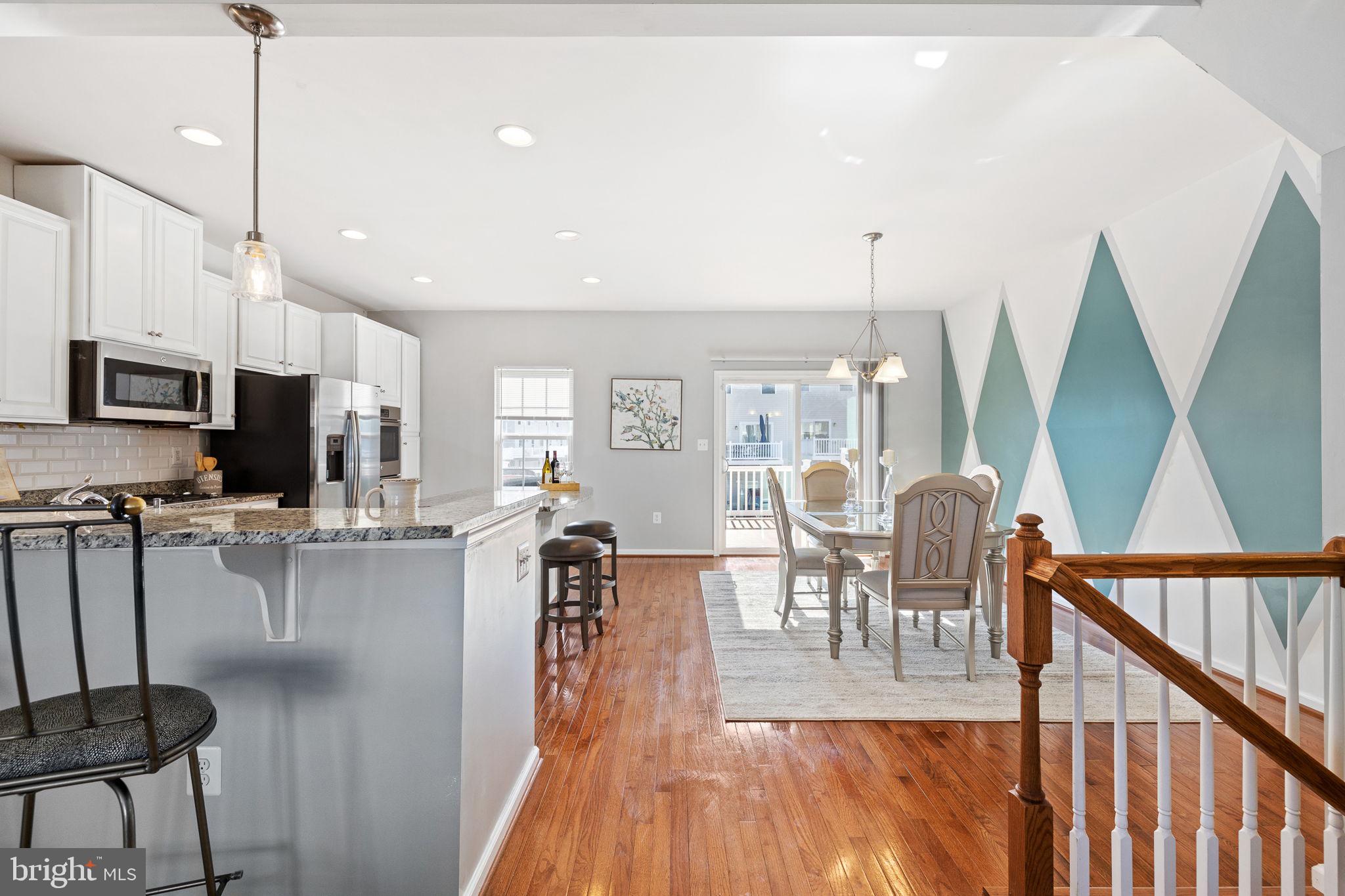 GOVERNORS ROW - Residential