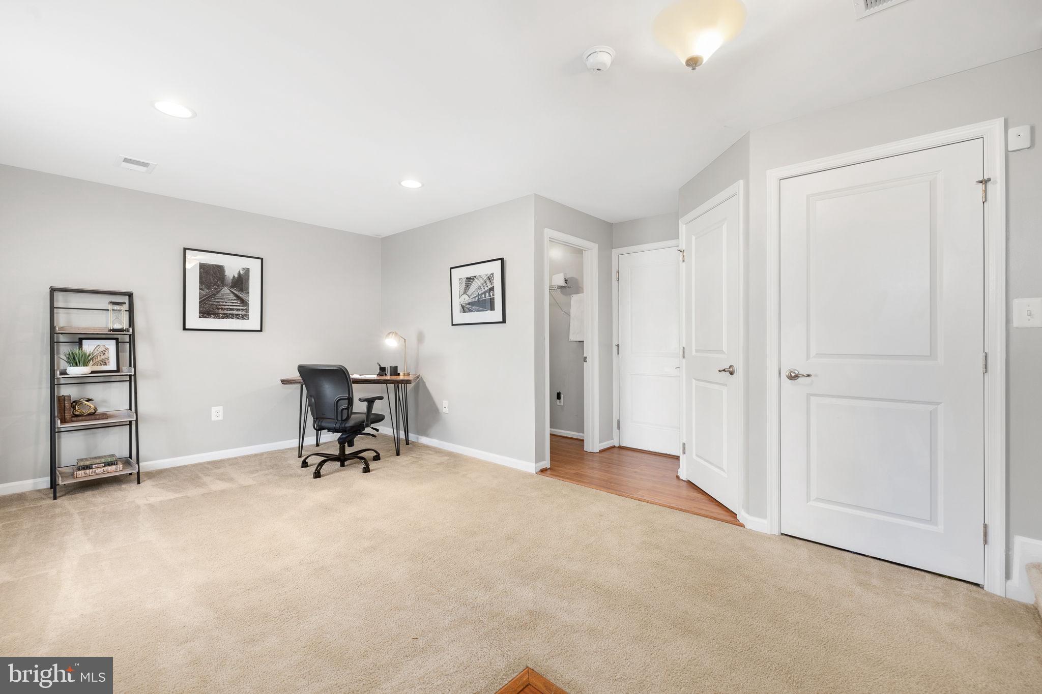 GOVERNORS ROW - Residential