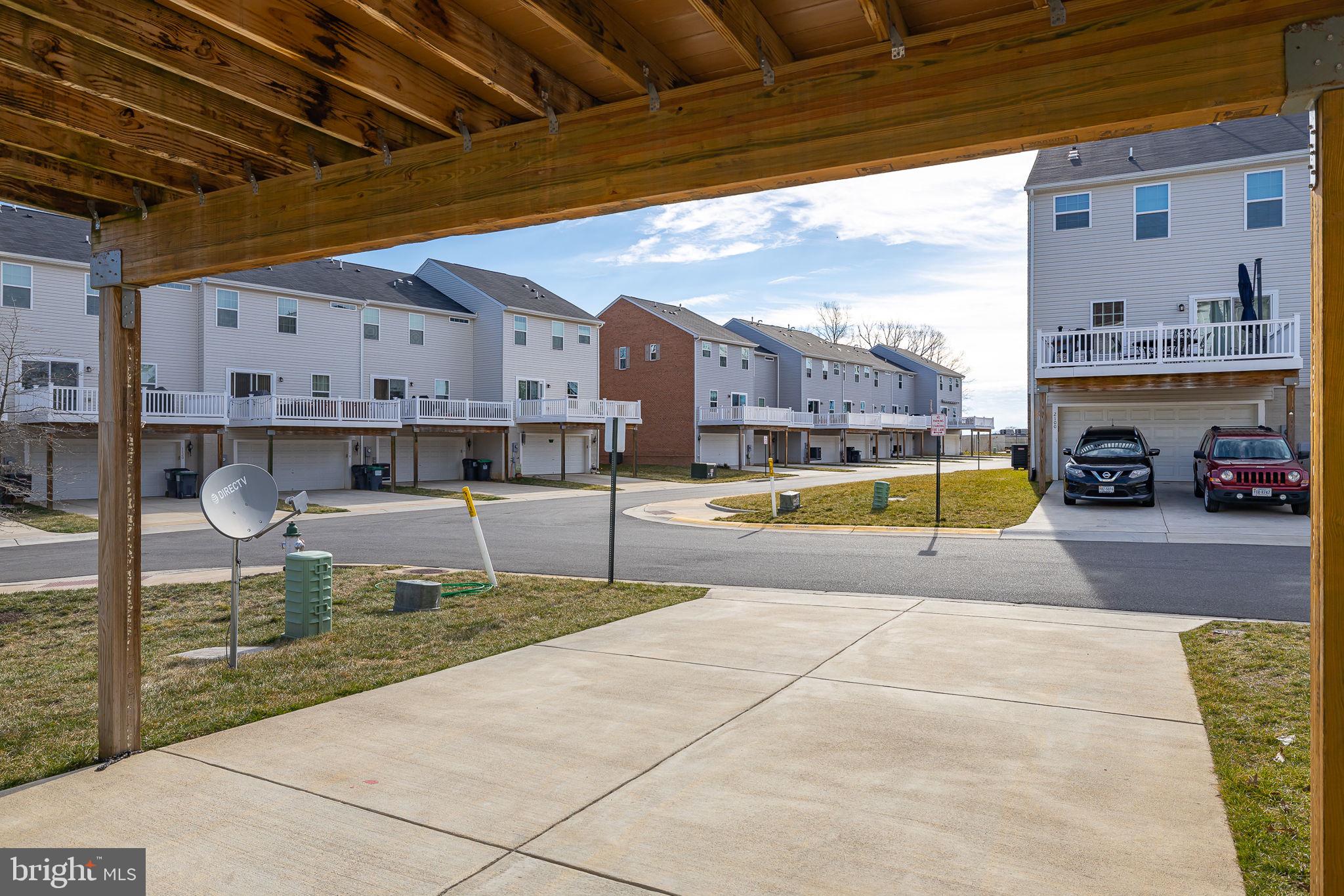 GOVERNORS ROW - Residential