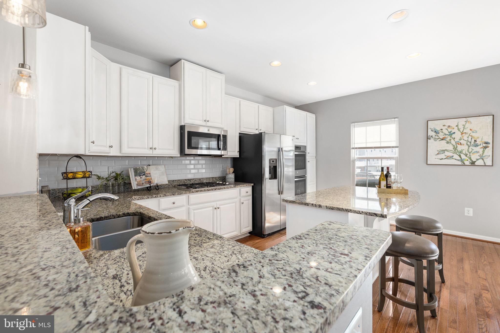 GOVERNORS ROW - Residential