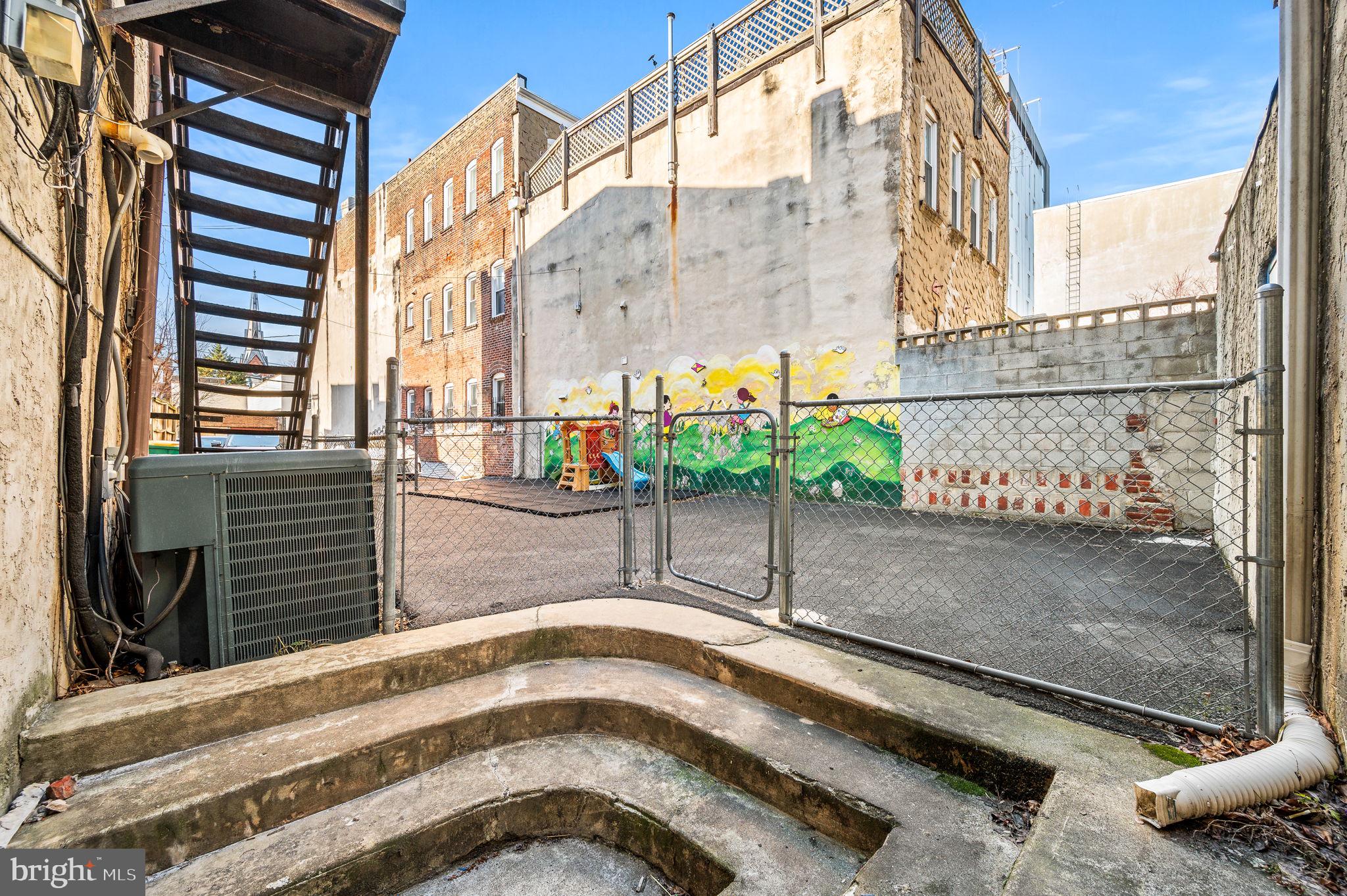 NORTHERN LIBERTIES - Commercial Sale