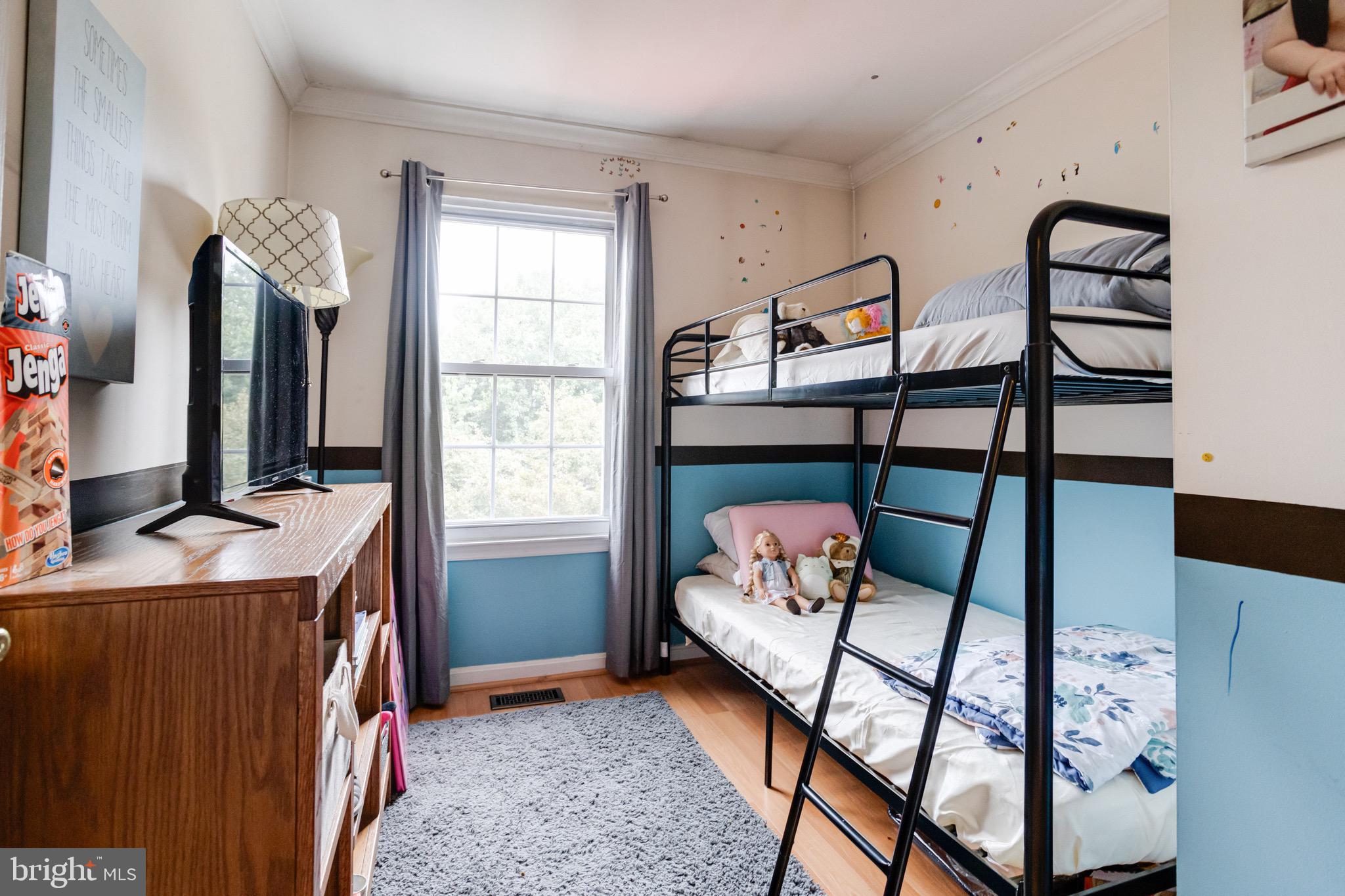 CONSTANT FRIENDSHIP - Residential