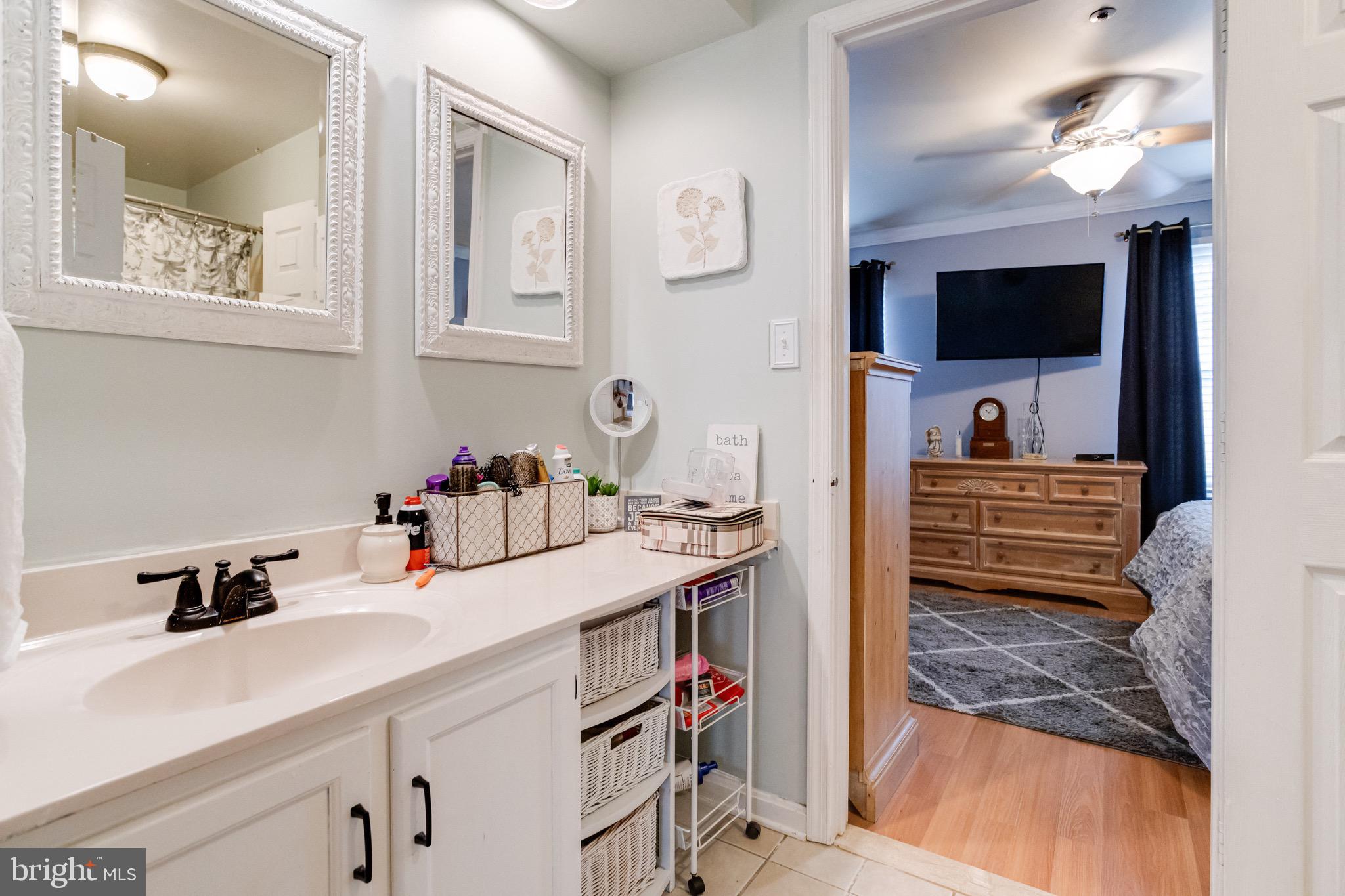 CONSTANT FRIENDSHIP - Residential