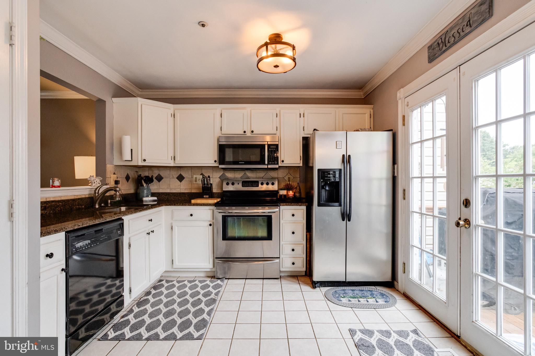 CONSTANT FRIENDSHIP - Residential