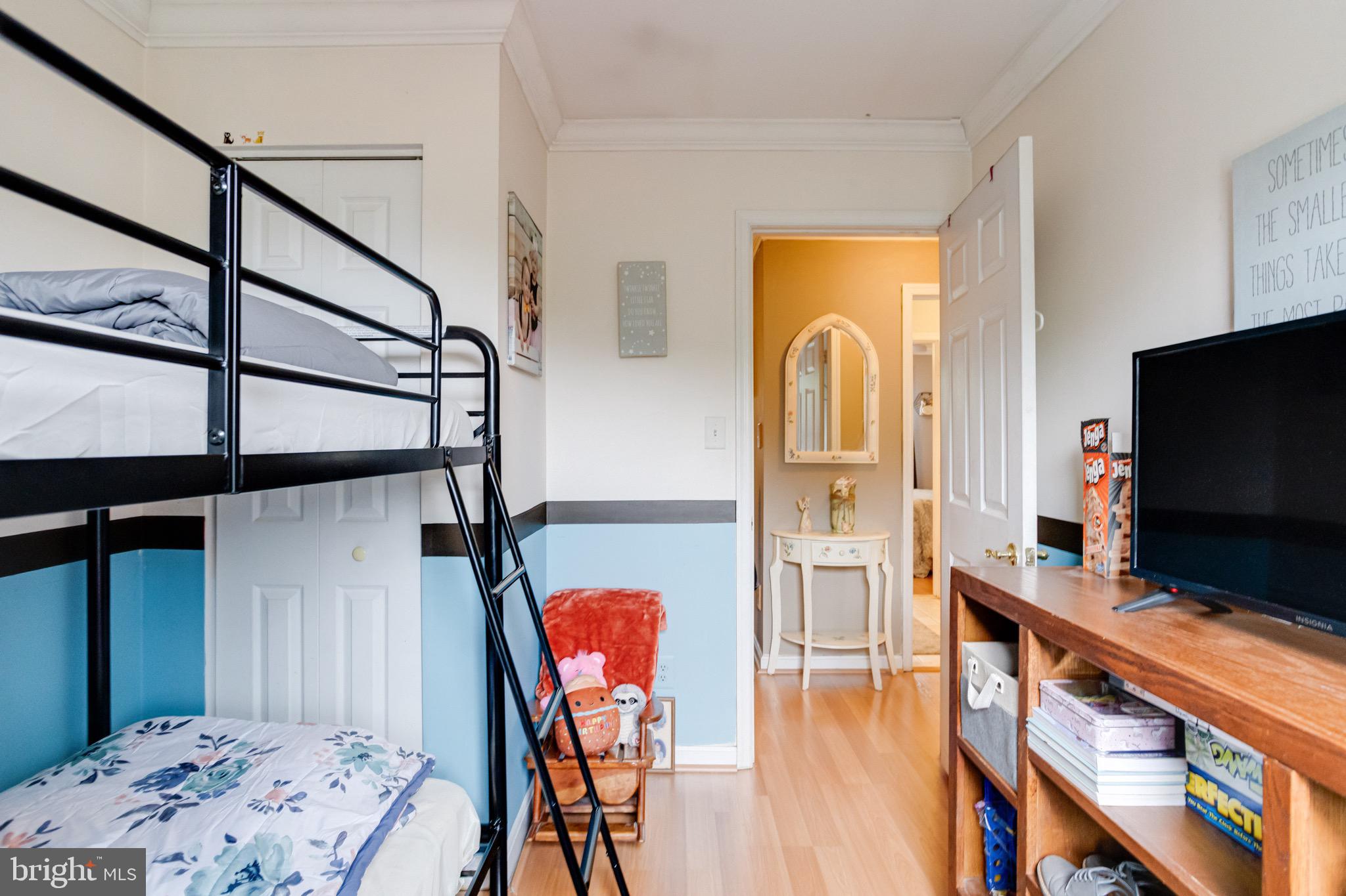 CONSTANT FRIENDSHIP - Residential