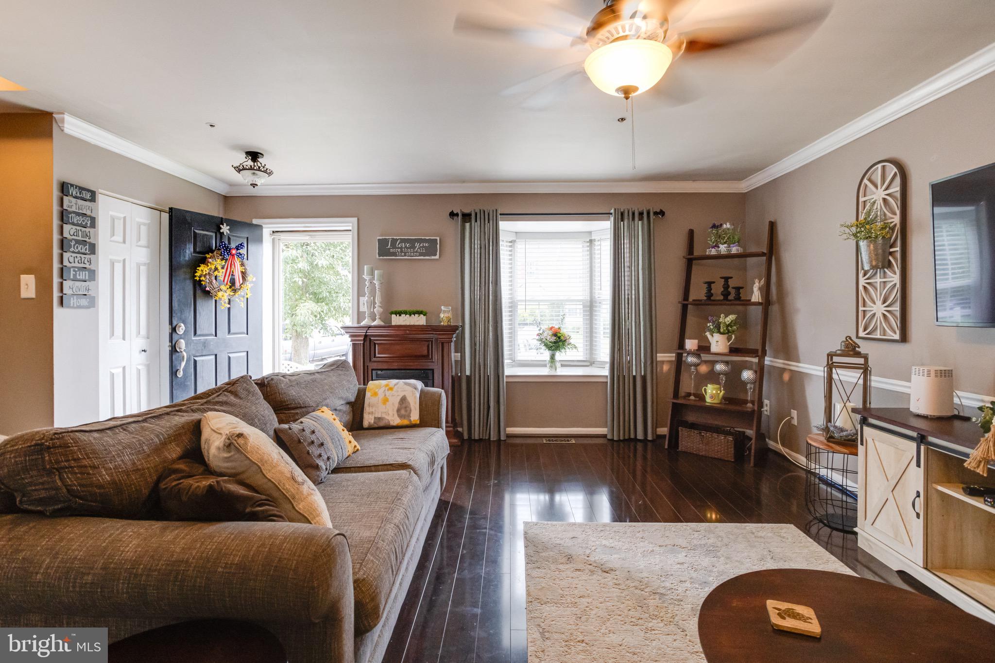 CONSTANT FRIENDSHIP - Residential