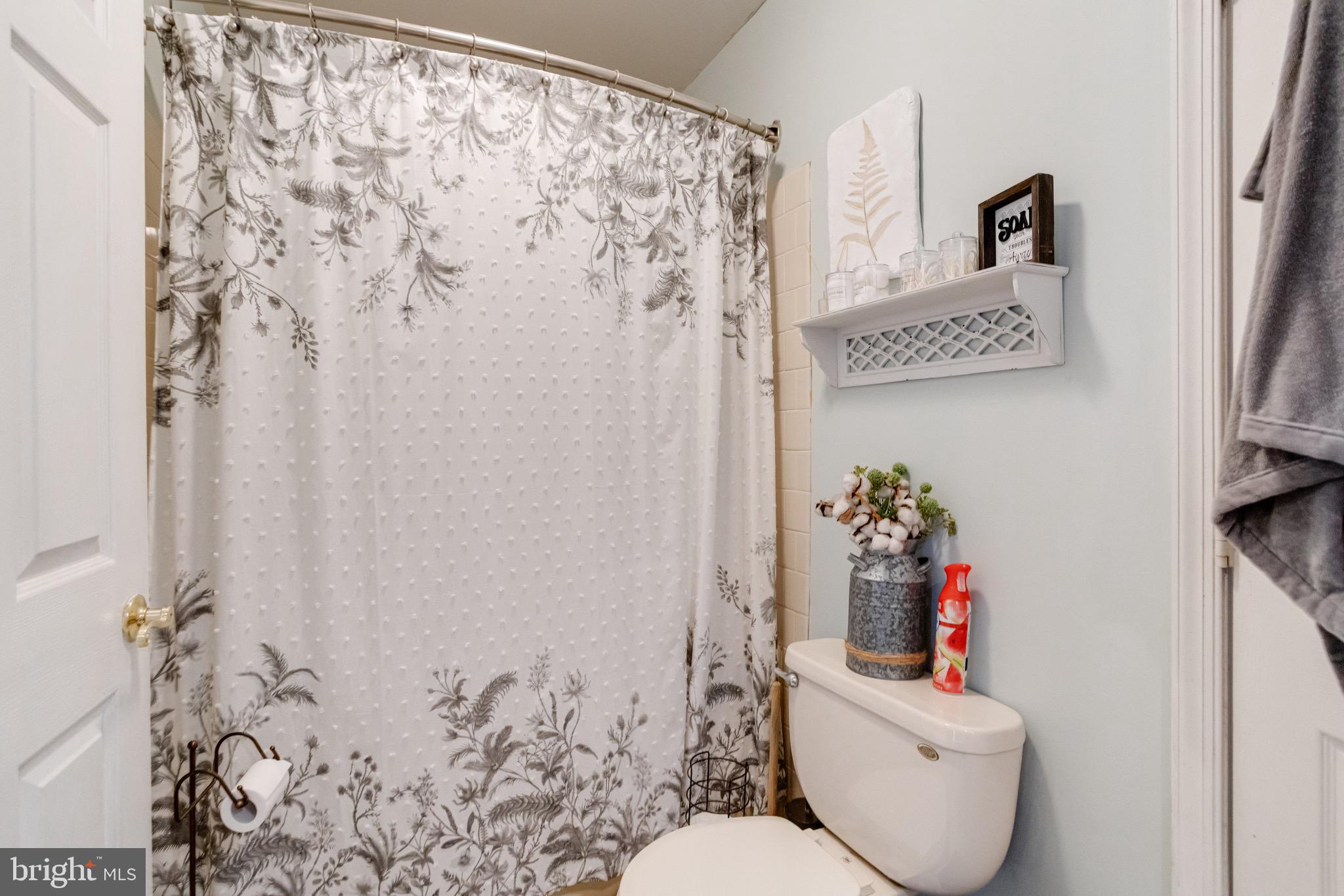 CONSTANT FRIENDSHIP - Residential