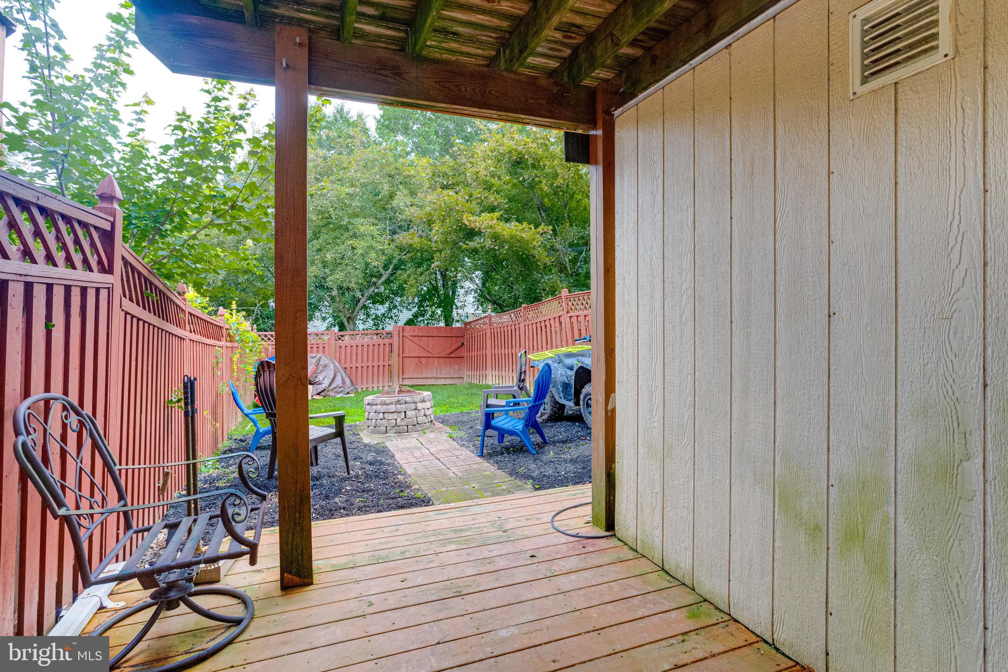 CONSTANT FRIENDSHIP - Residential