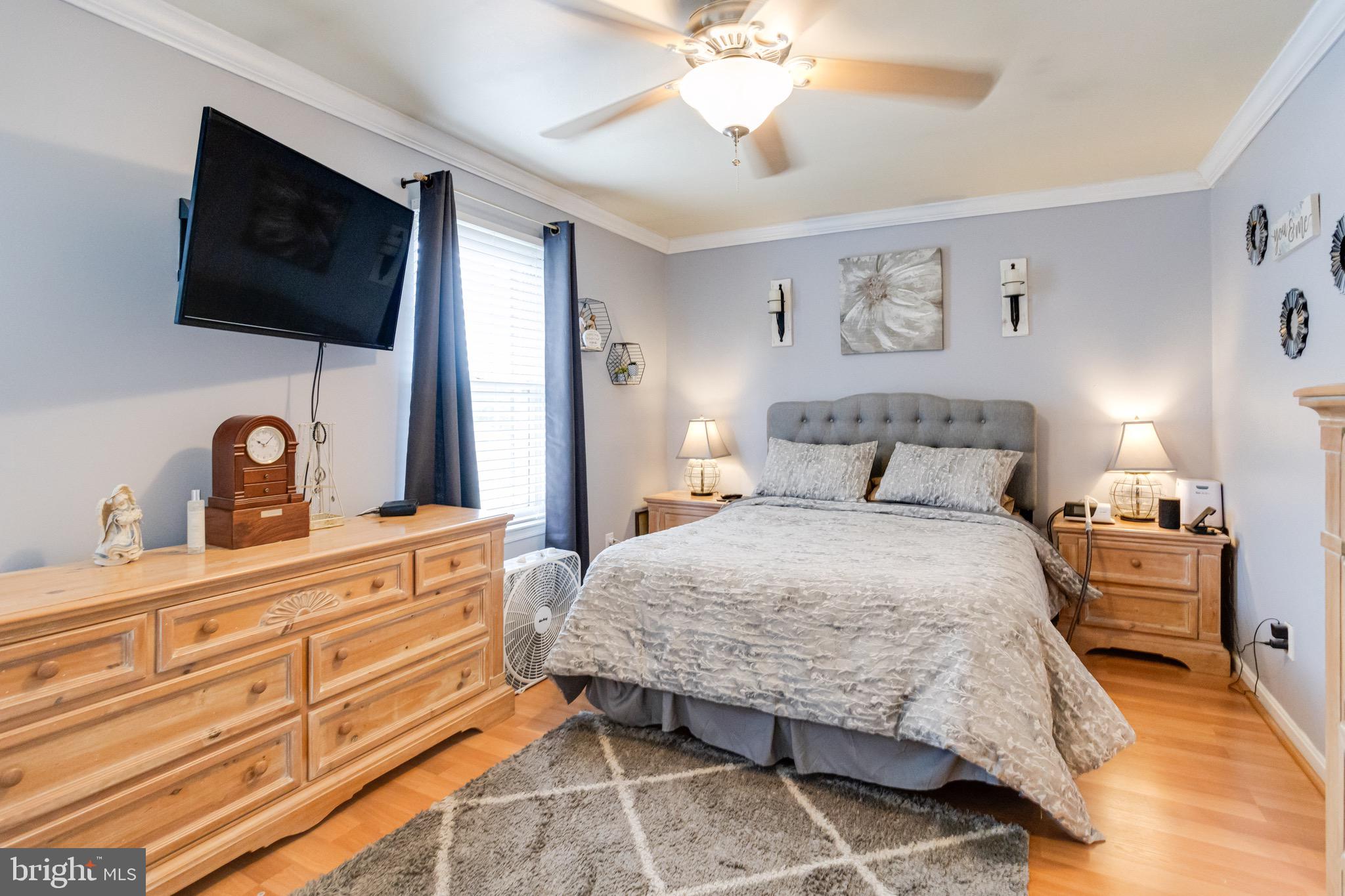 CONSTANT FRIENDSHIP - Residential