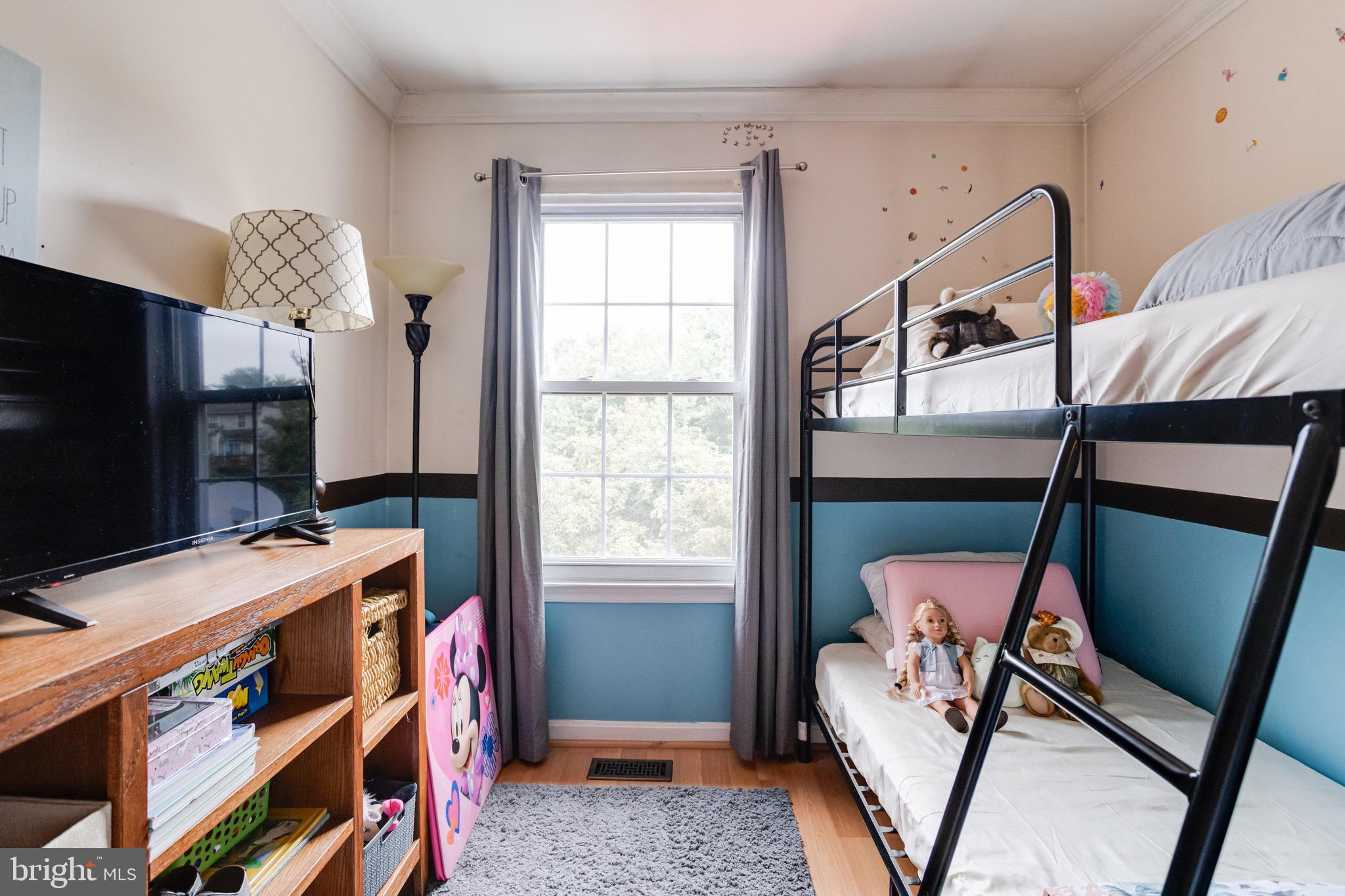 CONSTANT FRIENDSHIP - Residential