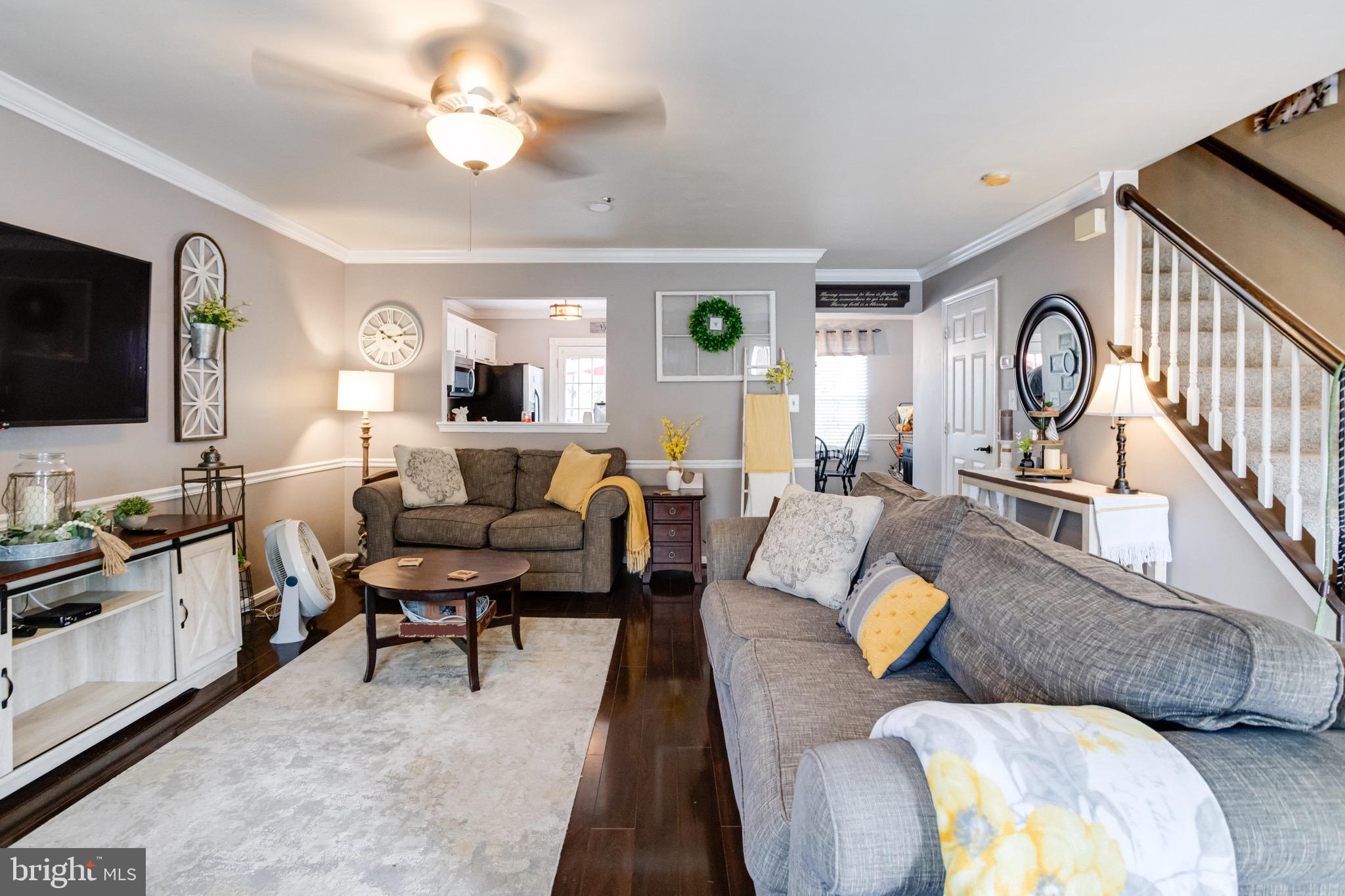 CONSTANT FRIENDSHIP - Residential