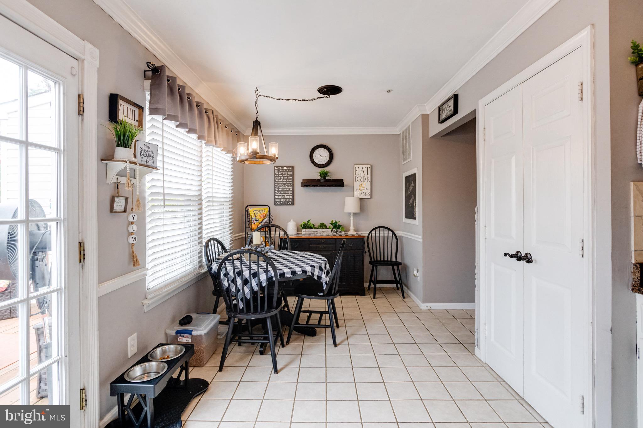 CONSTANT FRIENDSHIP - Residential