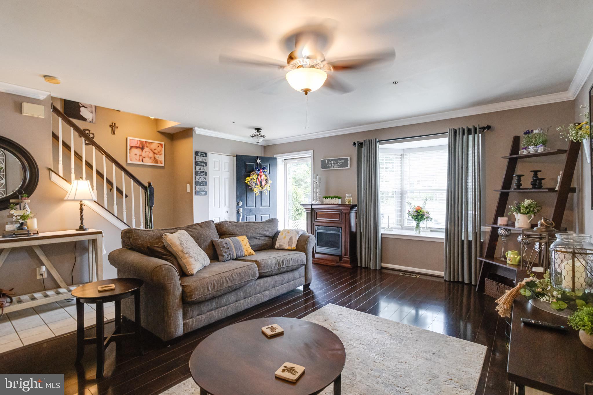 CONSTANT FRIENDSHIP - Residential