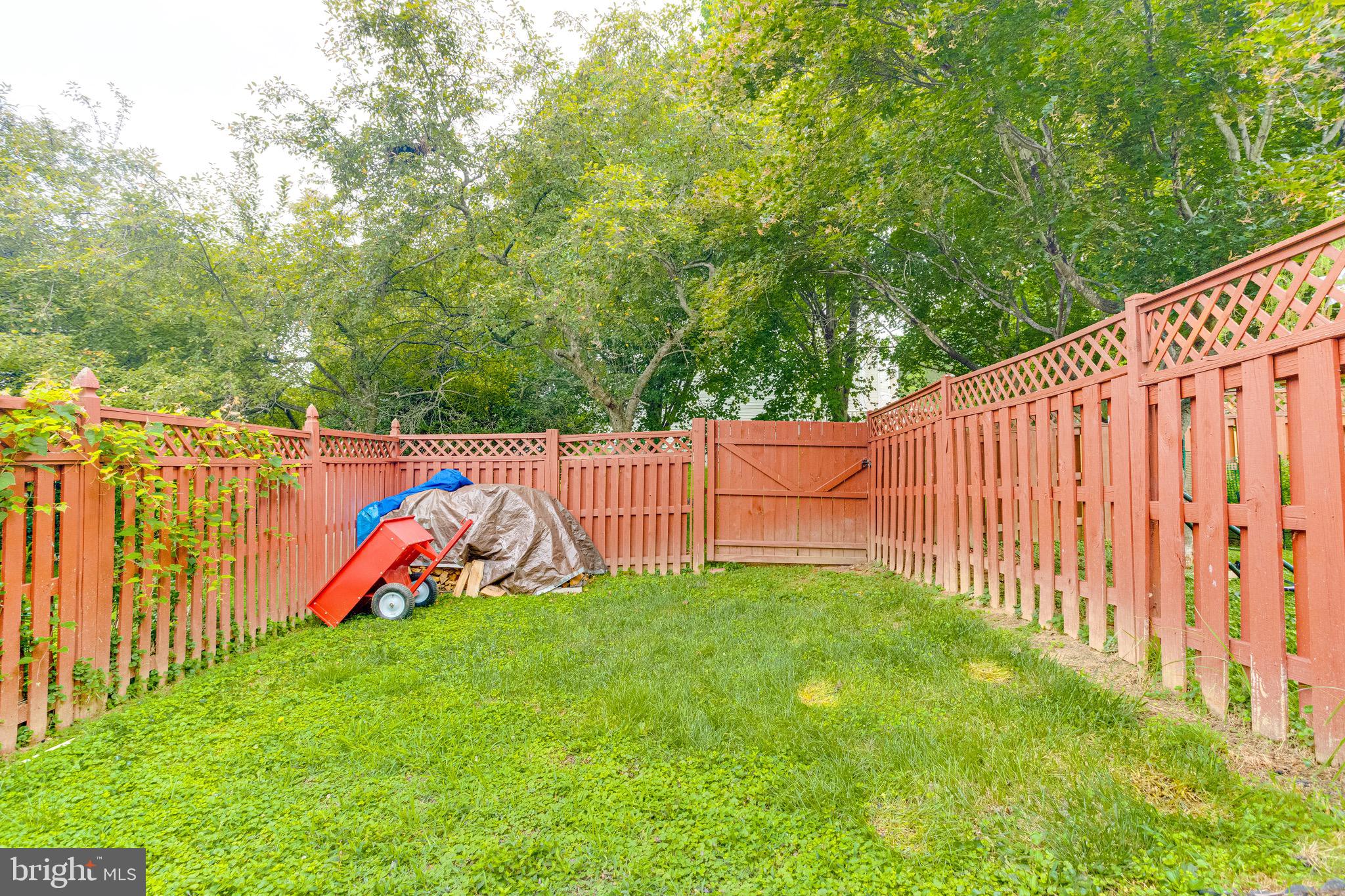 CONSTANT FRIENDSHIP - Residential